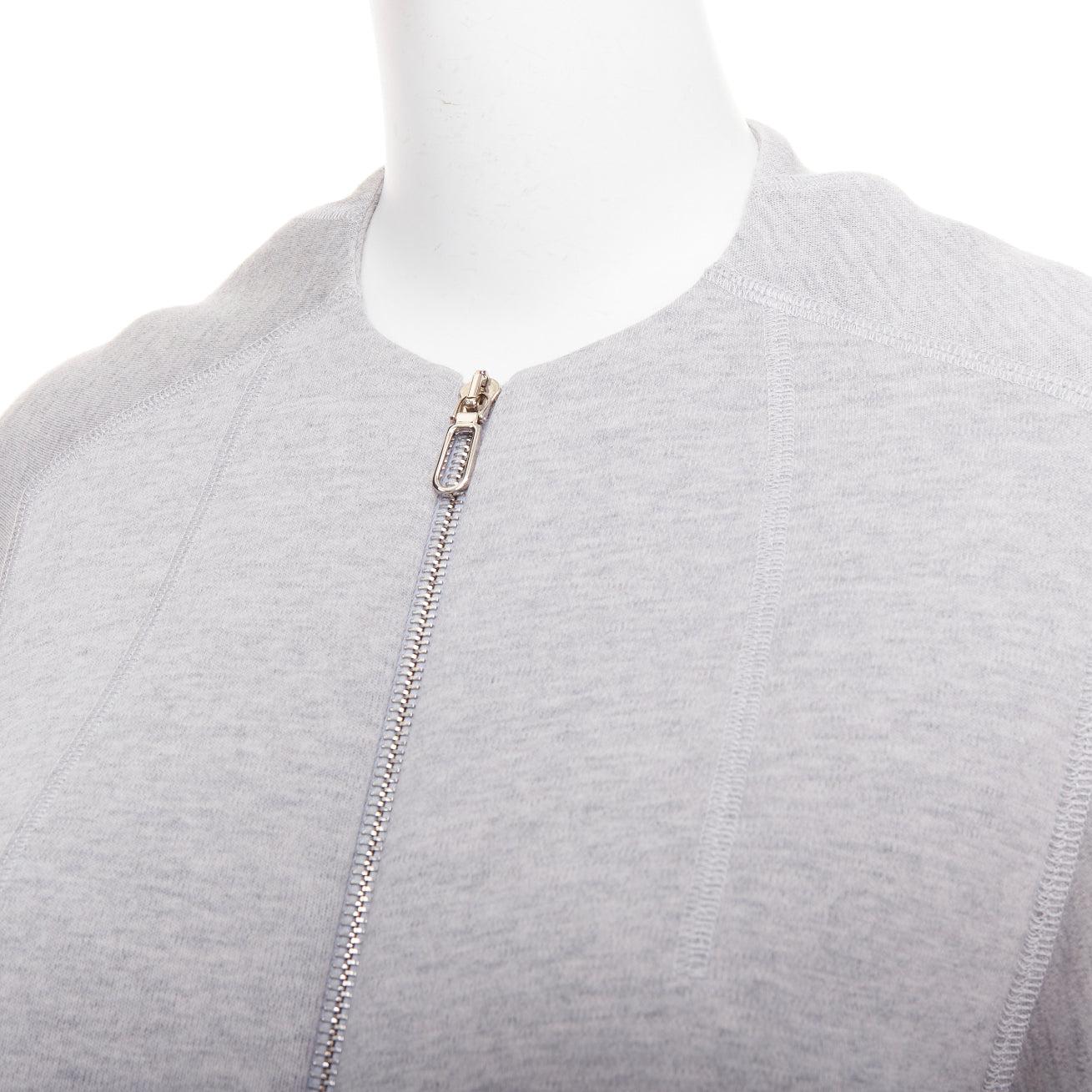 CHRISTIAN DIOR Cappotto a mezza manica in jersey di lana grigio chiaro FR36 S in vendita 3