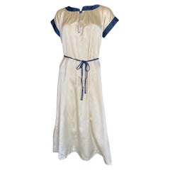 Robe chemise Christian Dior Lingerie Label Creme Charmeuse bordée de bleu marine, taille M