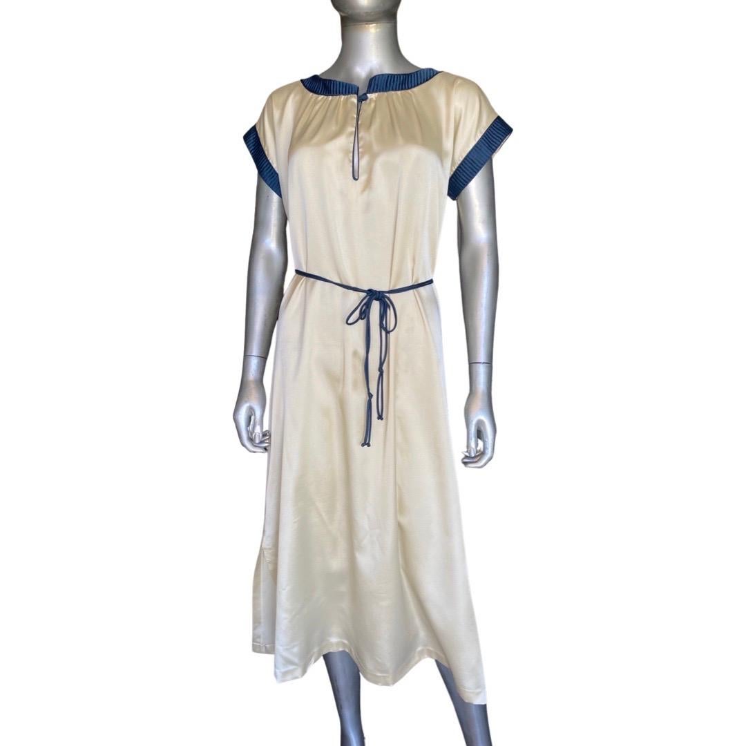 Christian Dior Lingerie Label Creme Charmeuse Navt Trim Chemise Dress Size Med In Good Condition For Sale In Palm Springs, CA
