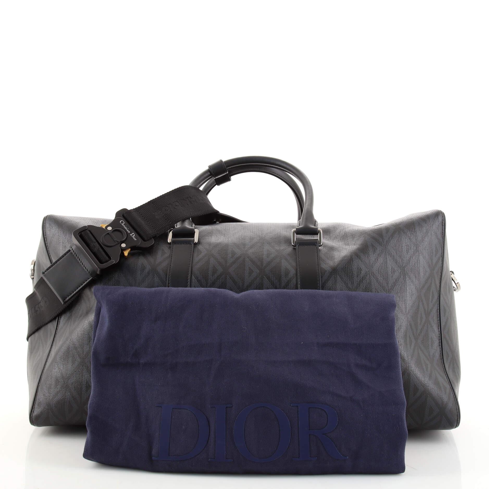 Condition: Very good. Odor in interior. Creasing on exterior and strap, minor wear on base corners and in interior. Light wear and scuffs on leather trims and handles, scratches on hardware.
Accessories: Poignet, Dust Bag, With Strap
Measurements: