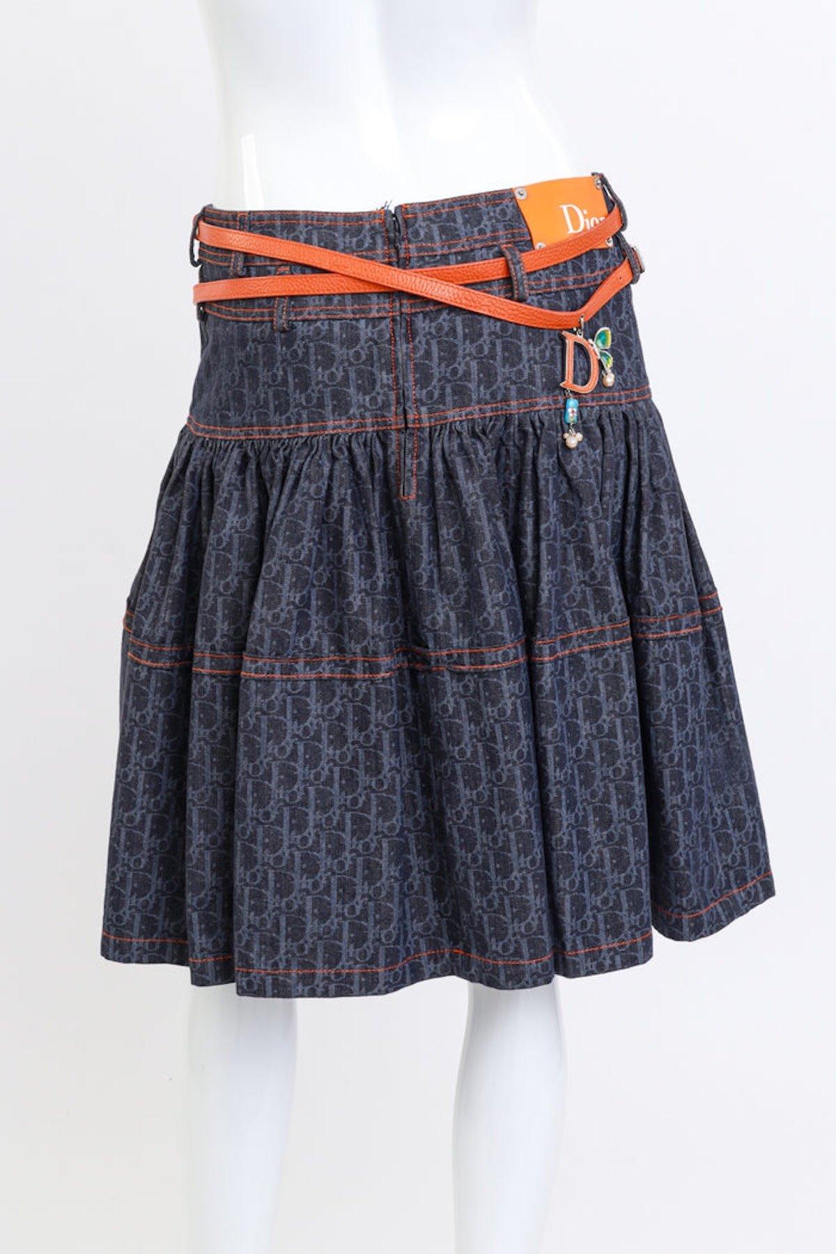 CHRISTIAN DIOR LOGO DENIM FLIGHT TROTTER TIERED SKATER SKIRT (S/M)

This Christian Dior tiered ruffle skater skirt is from the 2006 Flight Trotter collection by John Galliano. Made from classic indigo denim, it features pleat-gathered tiers, a flat