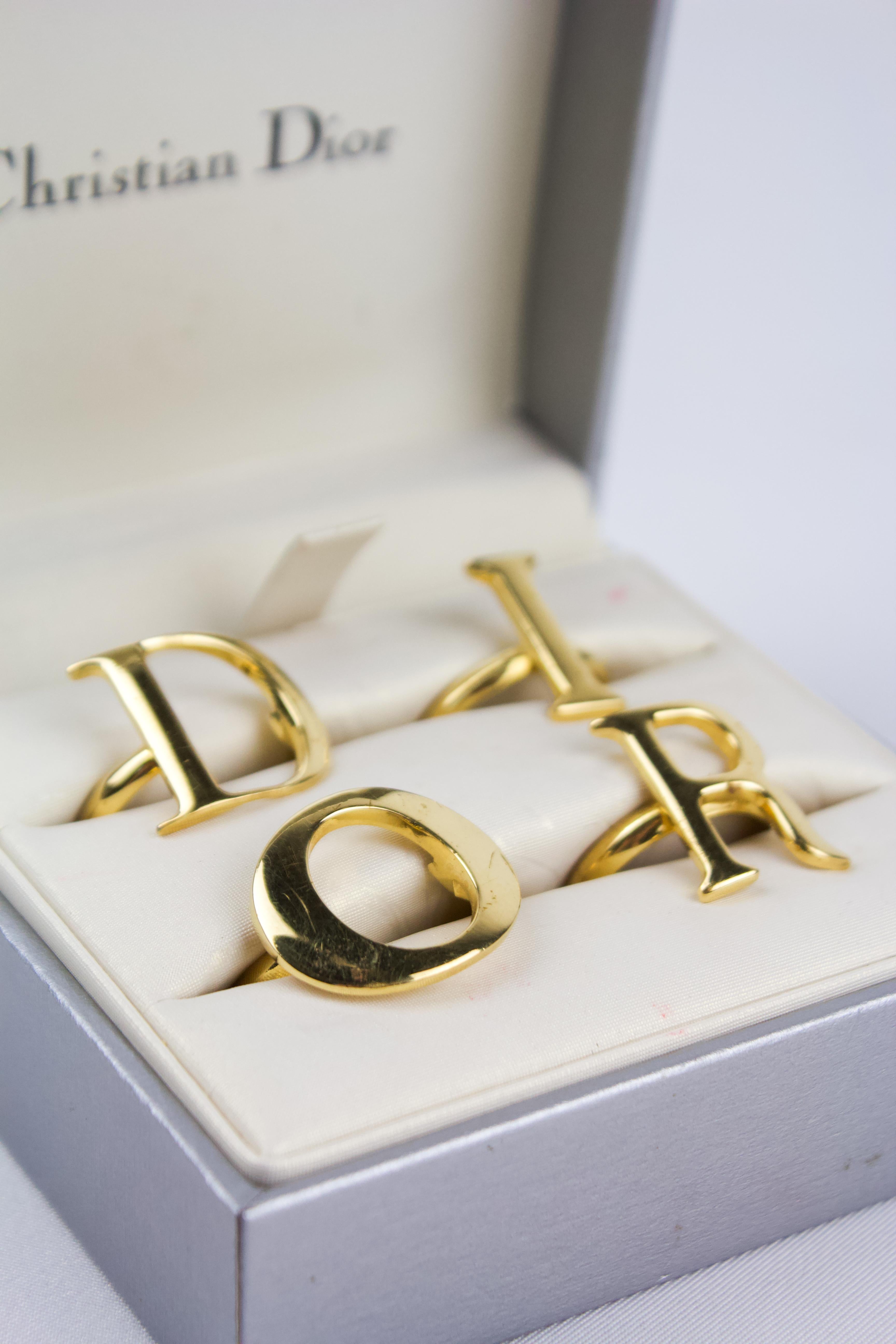 Anelli con lettere con logo Christian Dior In condizioni buone a Norwich, GB