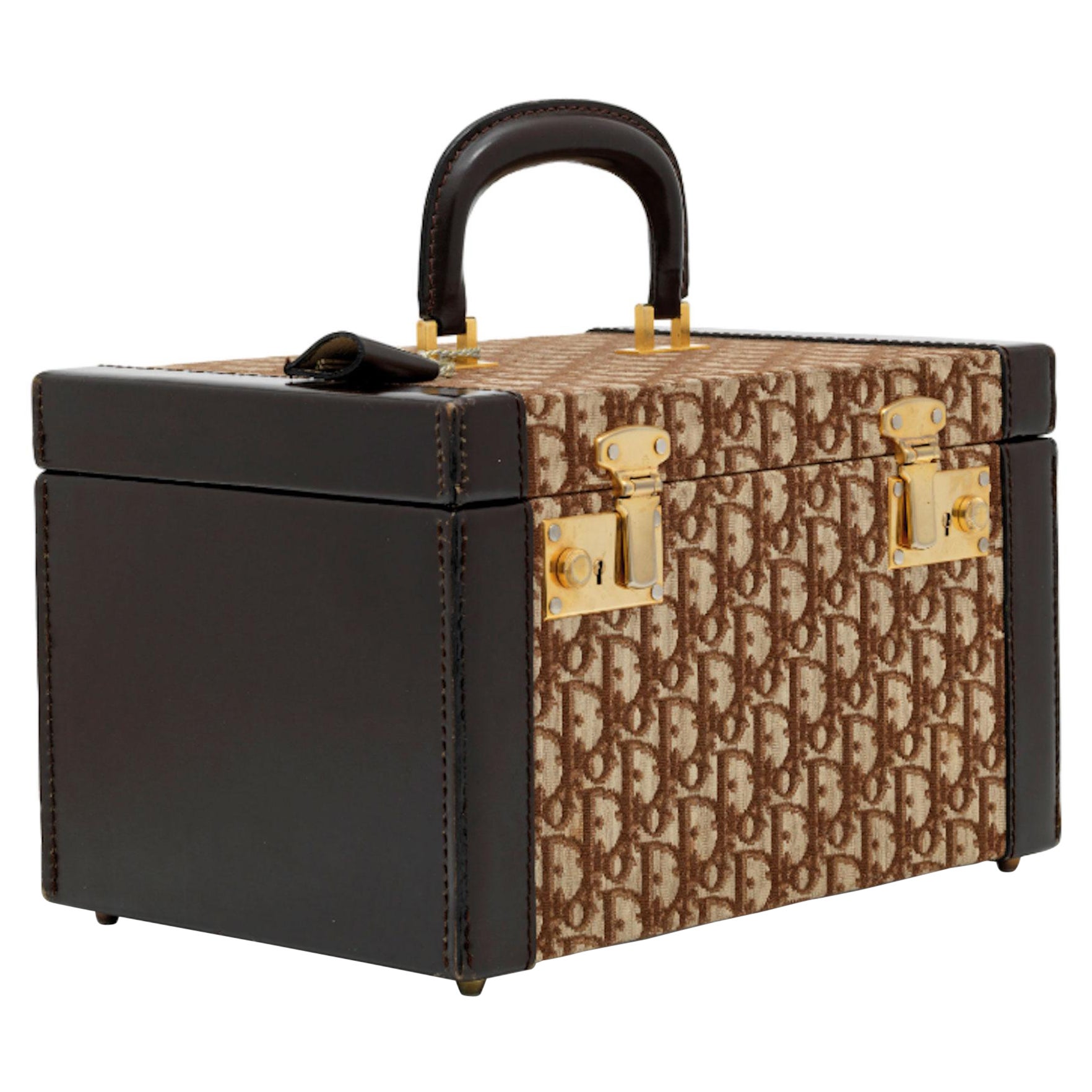 Christian Dior Vintage Logomania Vanity Case Trunk

1990-2000 {VINTAGE 25 Years}
Soft Gold Hardware
Dior logo print
Lockable case, comes with key
12” W x 7.5” H x 8” D
Top handle 3”

Made in France