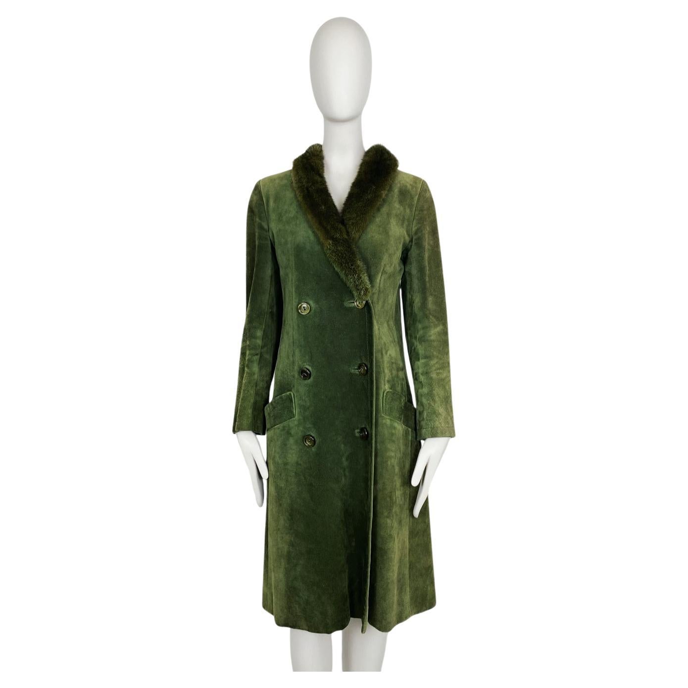 CHRISTIAN DIOR Manteau long en daim olive à double boutonnage et col en fourrure 1970