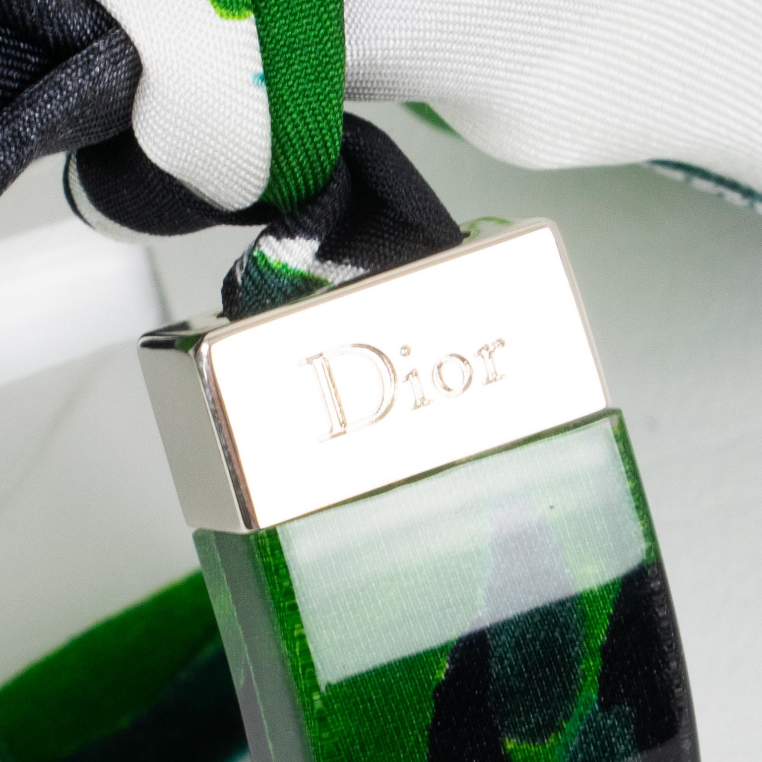 Christian Dior Lucite-Armreif mit Seidenschal im Angebot 9