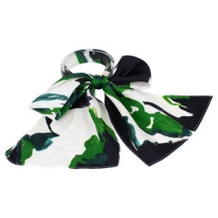 Bracciale Bangle in lucite di Christian Dior con foulard di seta