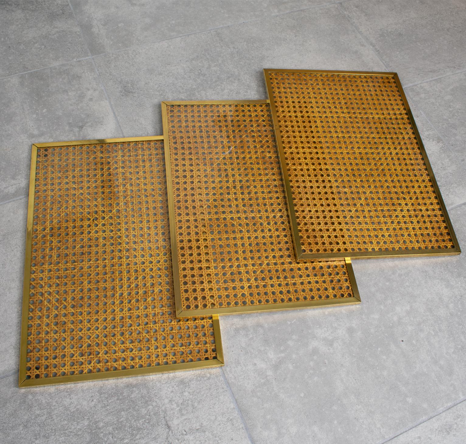 Mid-Century Modern Sets de table ou chargeurs en lucite, osier et laiton de Christian Dior, 6 pièces en vente