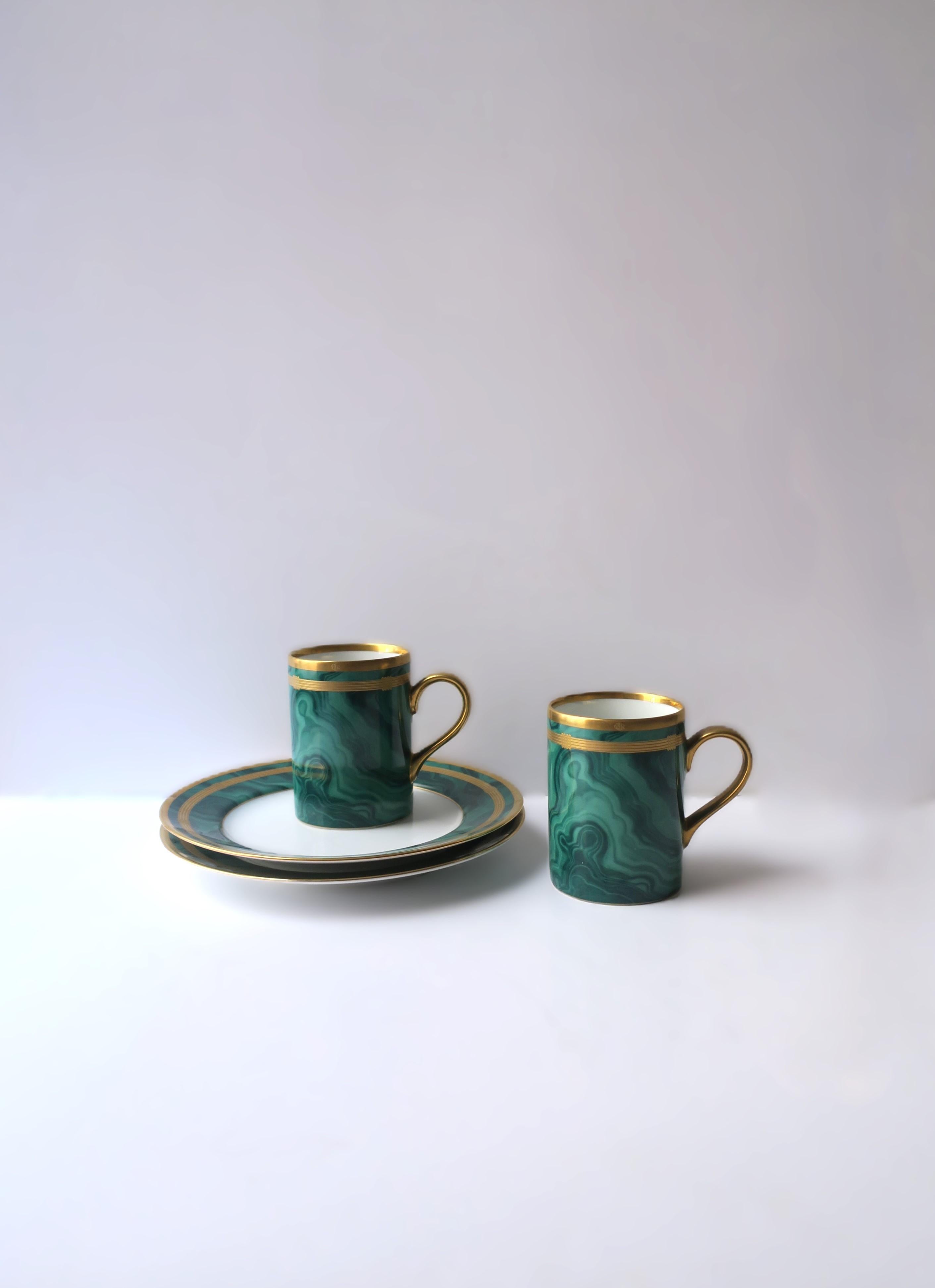 Piatti di porcellana alla malachite di Christian Dior, coppia in vendita 1