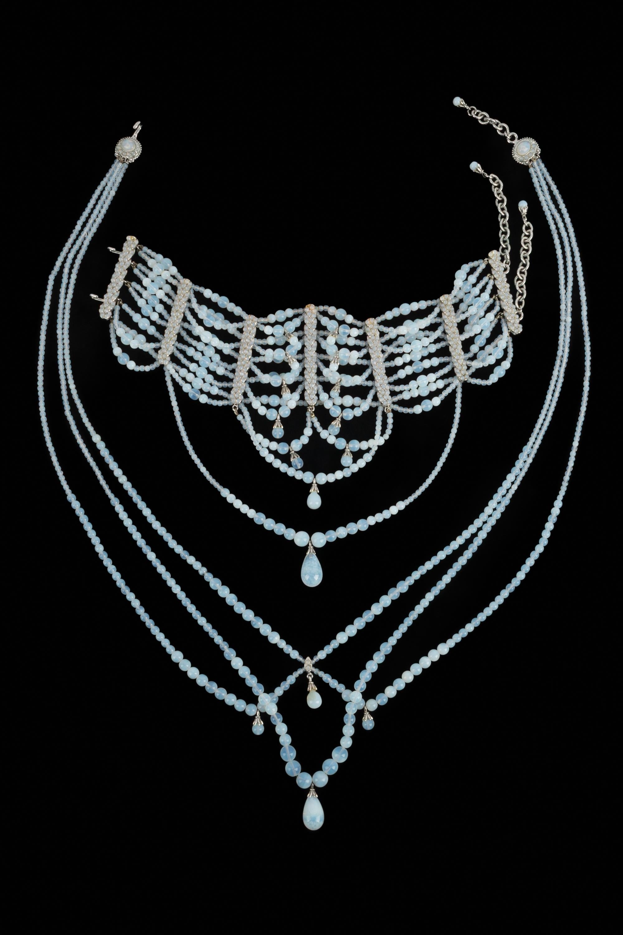 DIOR - Lot de deux colliers Massai en métal argenté ornés de strass, de perles de verre opalescentes et de gouttes de verre assorties. A Collectional vers la fin des années 1990/début des années 2000 sous la direction artistique de John Galliano.