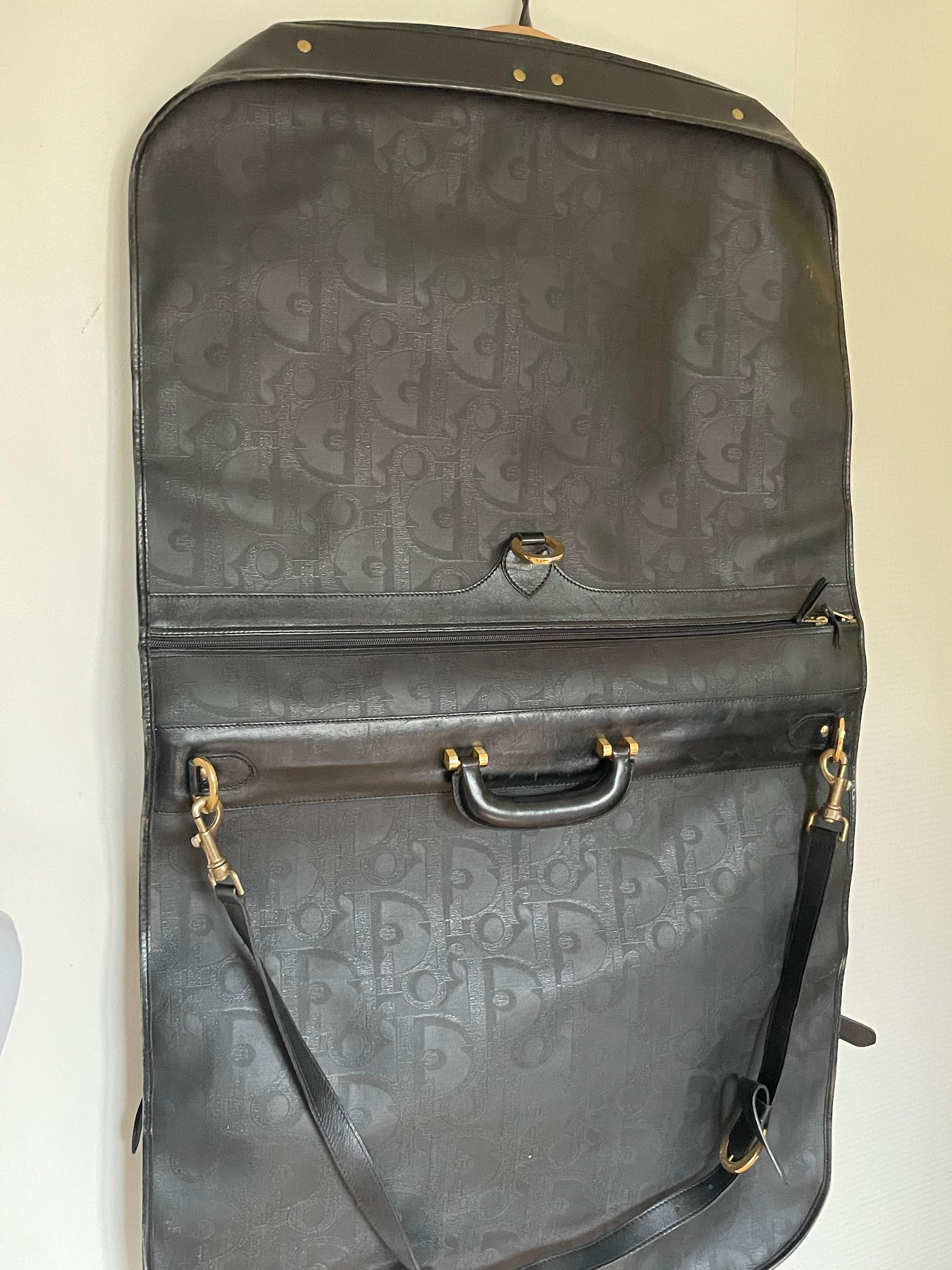 CHRISTIAN DIOR Mallette de transport pour vêtements Maxi monogramme en vente 5