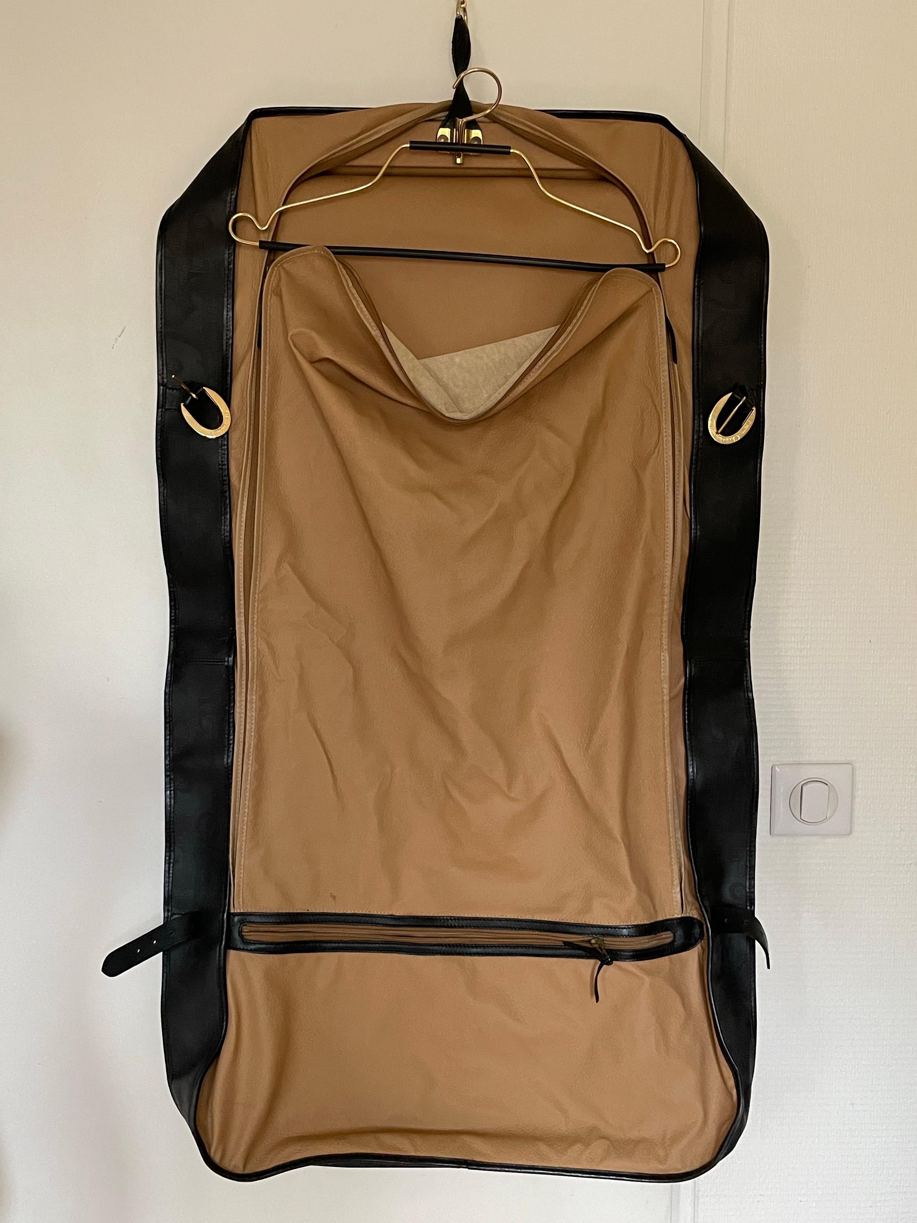 CHRISTIAN DIOR Mallette de transport pour vêtements Maxi monogramme en vente 7