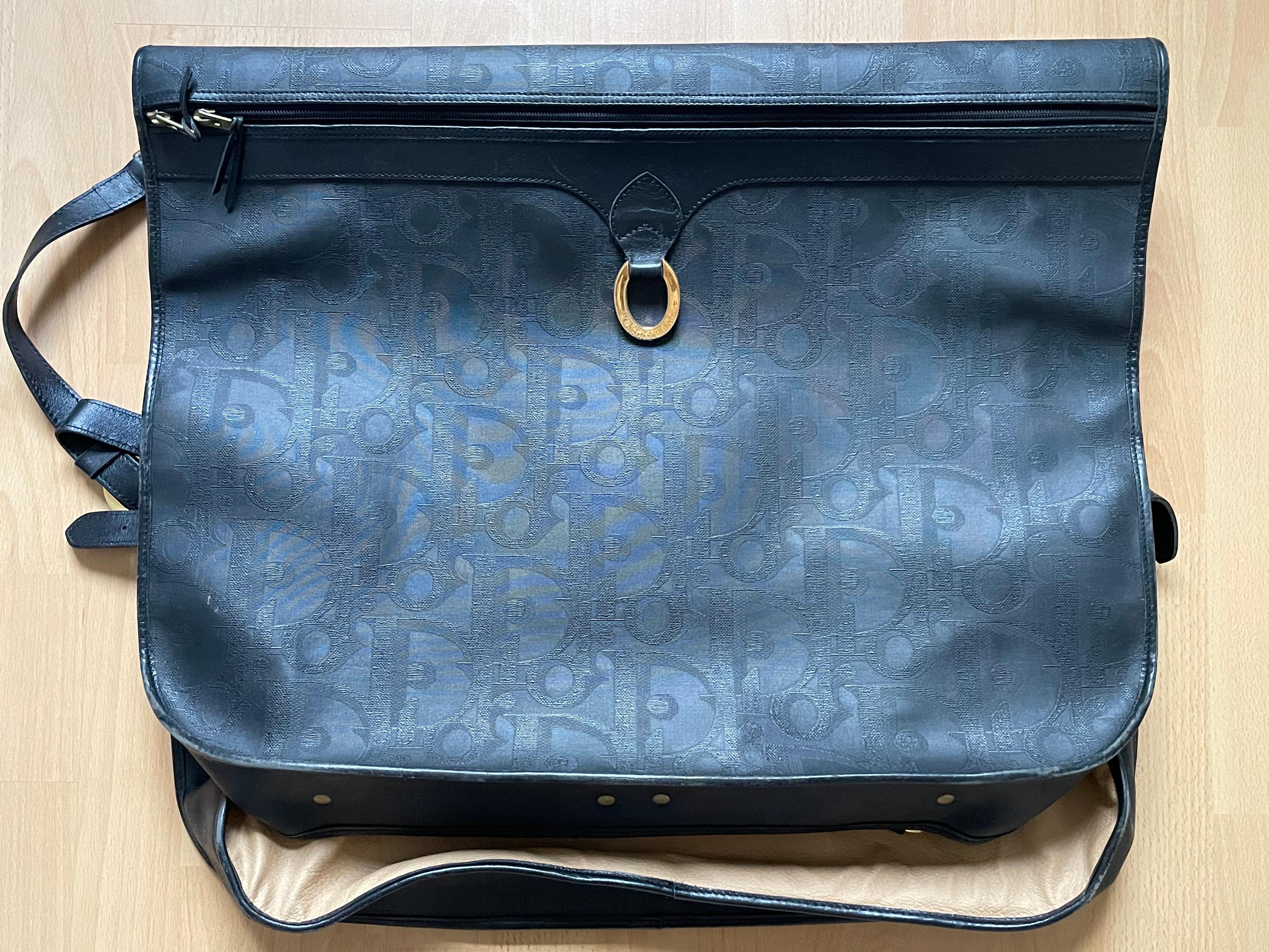 CHRISTIAN DIOR Mallette de transport pour vêtements Maxi monogramme en vente 4