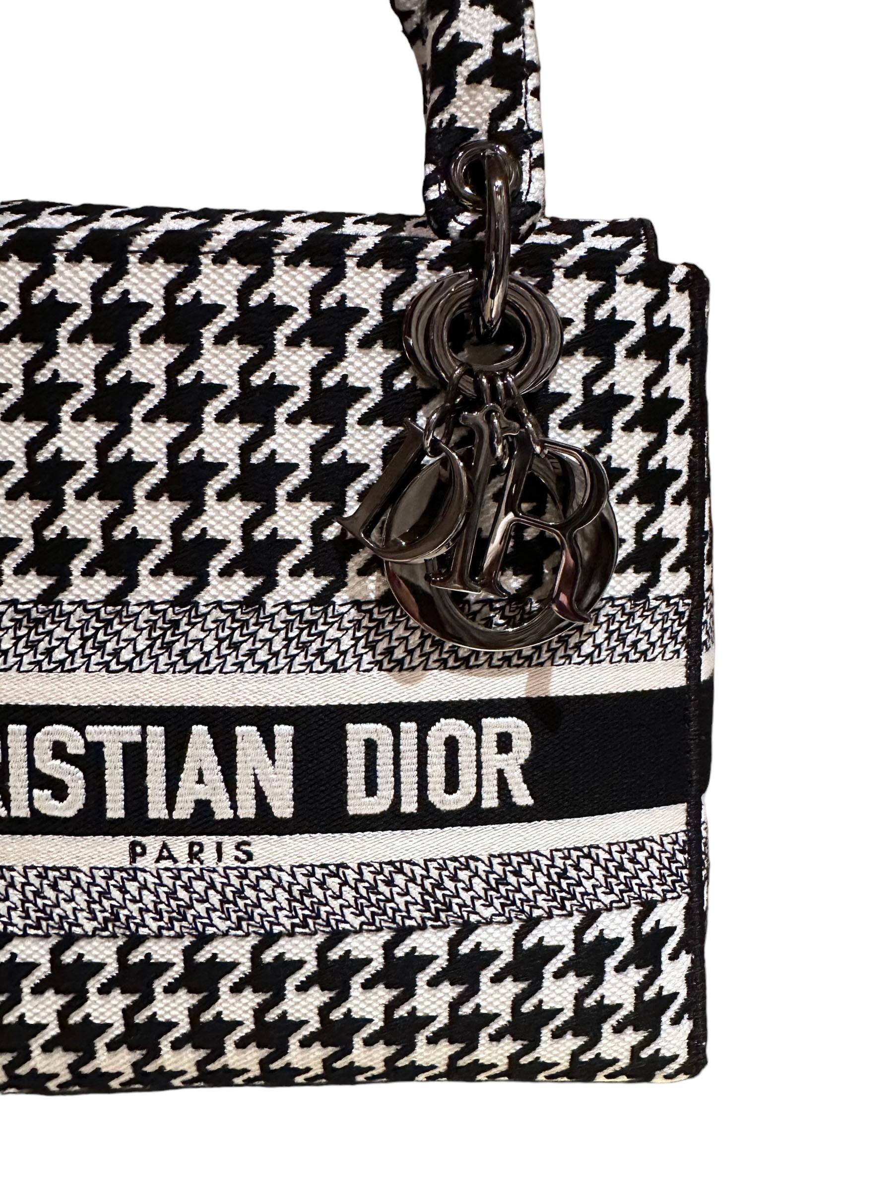 Christian Dior Medium Lady D-Lite Black and White Houndstooth Bag In Good Condition In Geneva, CH
