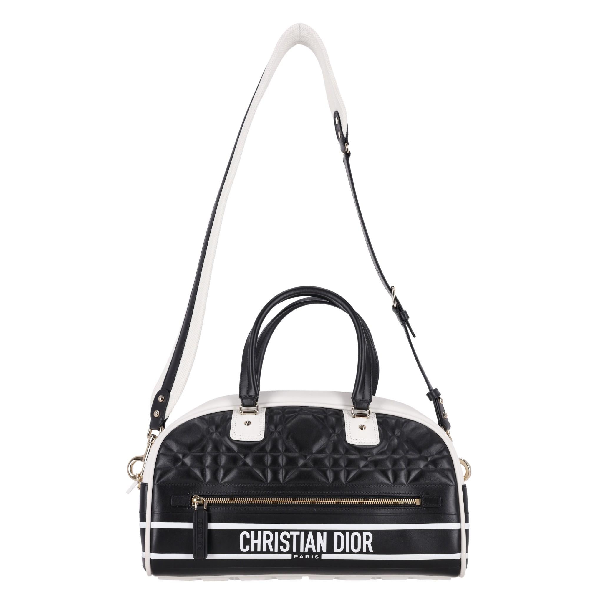 Christian Dior Medium Leather Vibe Bowling Bag

Black, quilted lambskin leather with white leather trims and 'Christian Dior' signature to the front.

Featuring dual top handle and detachable, adjustable leather and canvas shoulder strap, gold