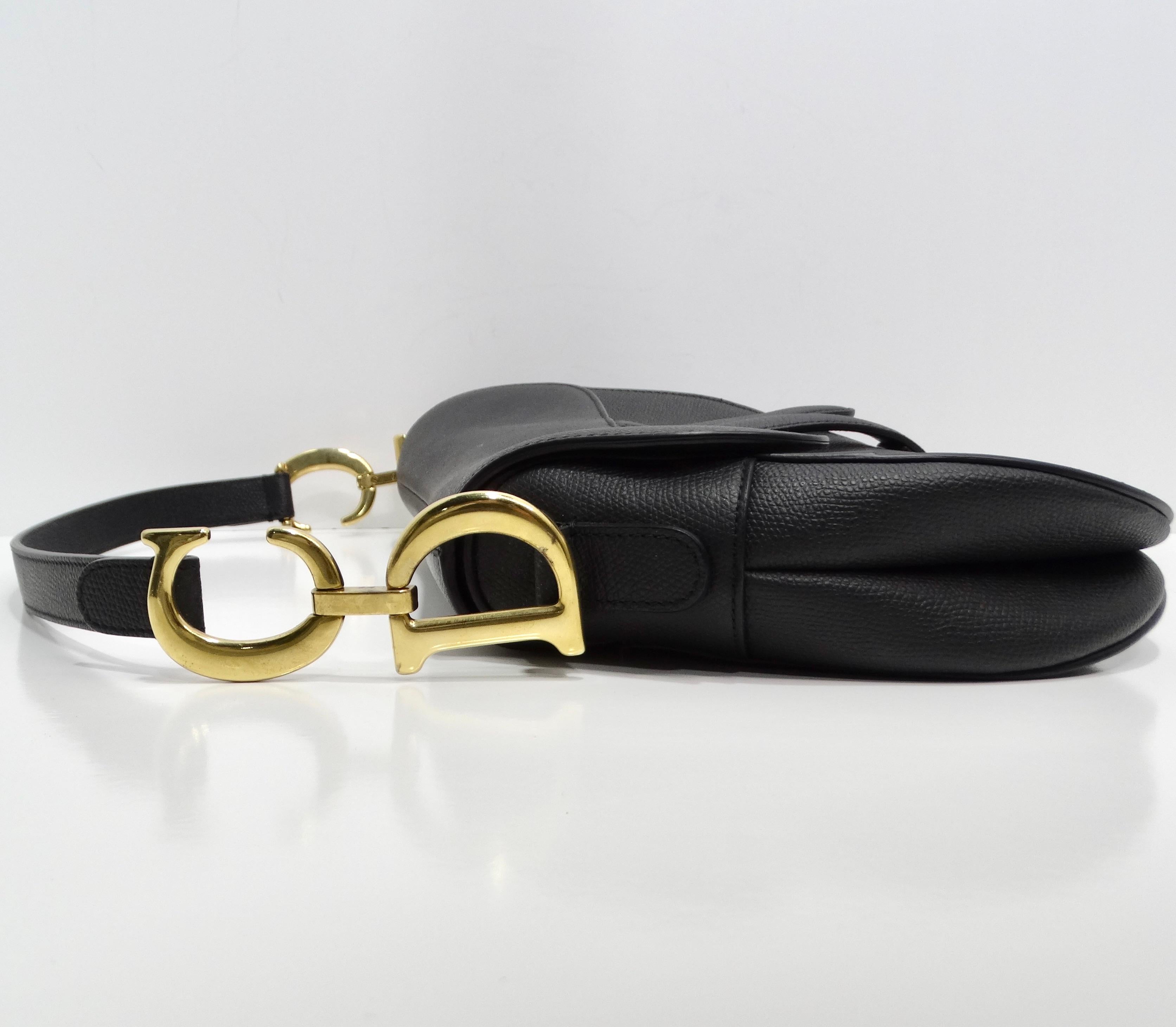 Christian Dior Medium Satteltasche aus schwarzem Kalbsleder für Damen oder Herren im Angebot