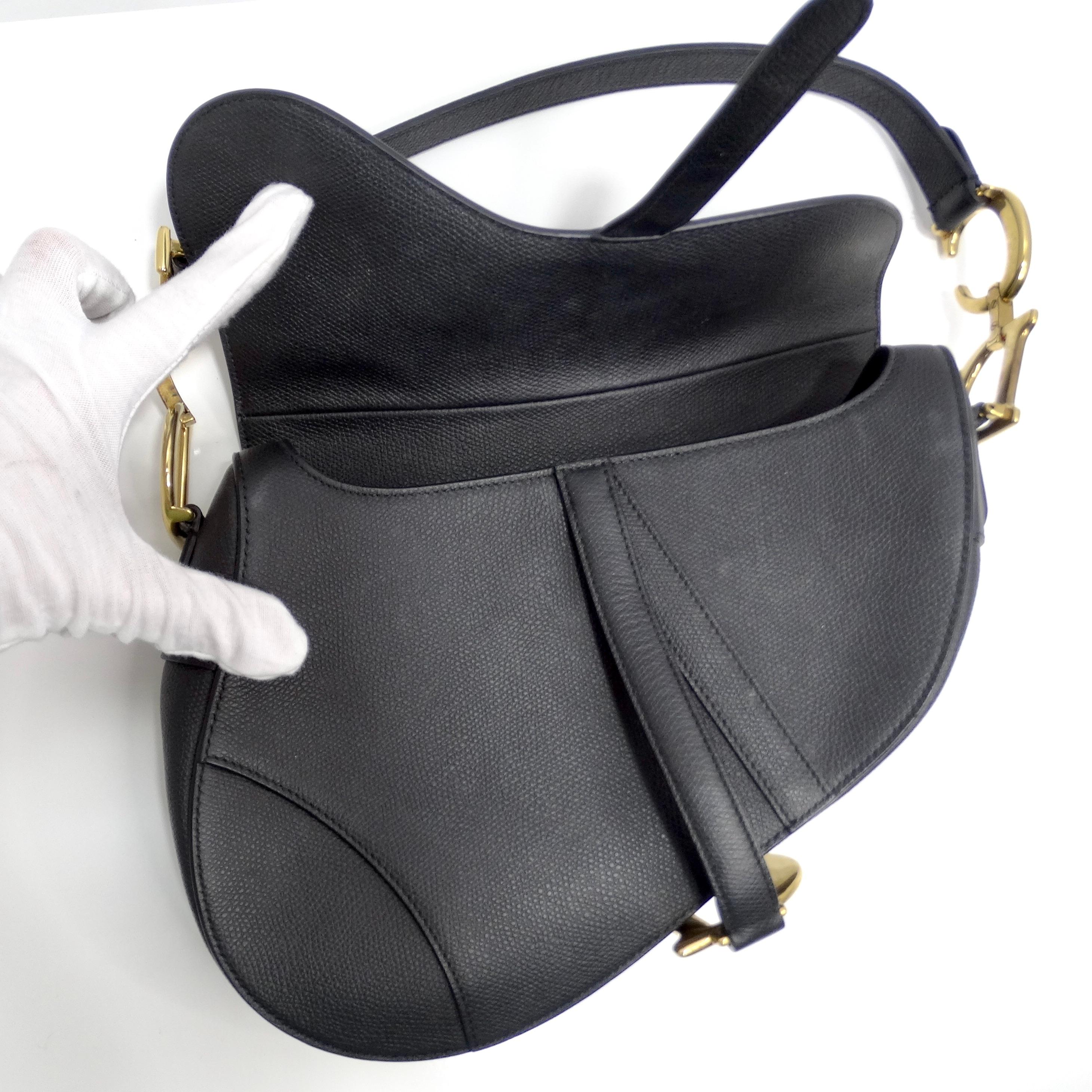Christian Dior Medium Satteltasche aus schwarzem Kalbsleder im Angebot 4