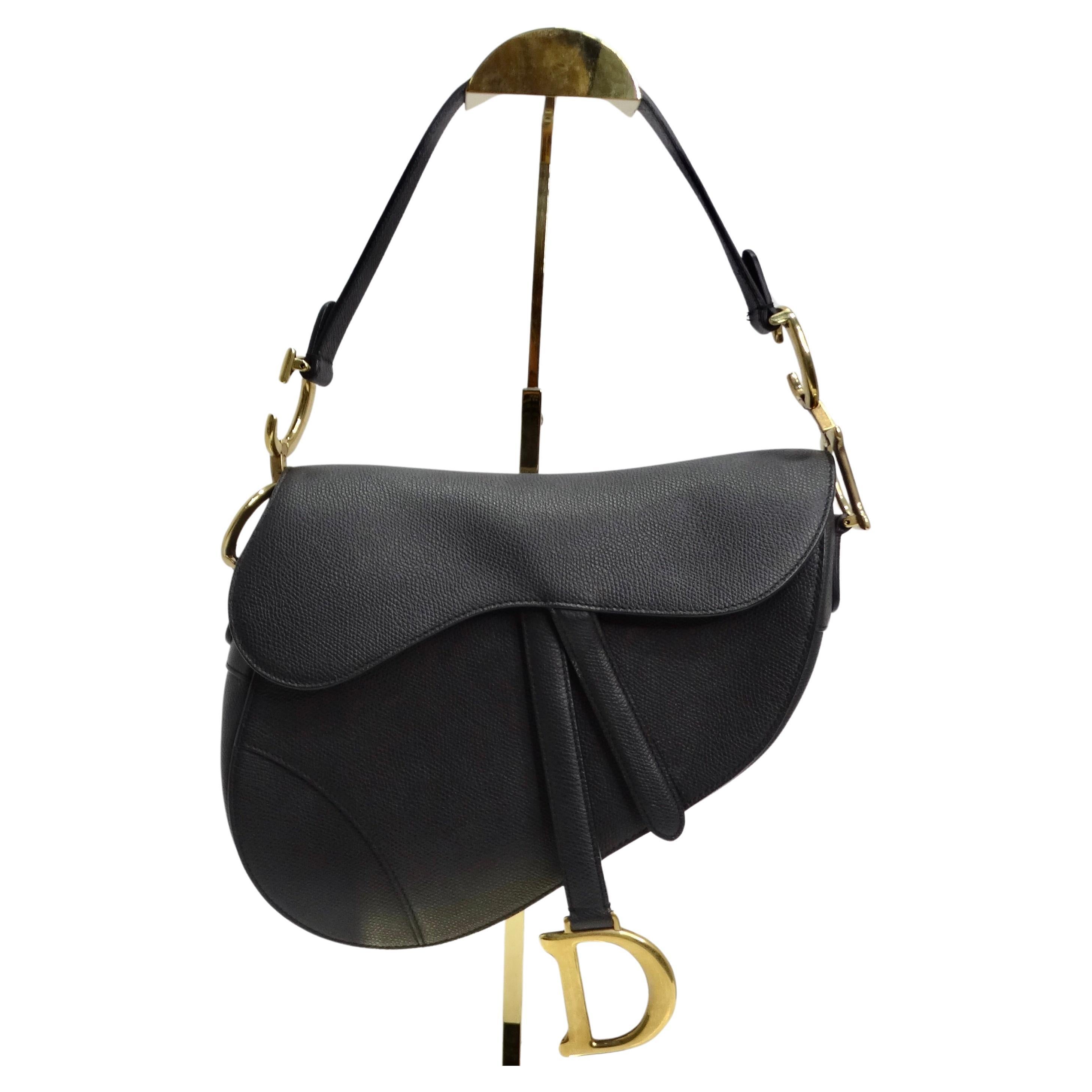 Christian Dior Medium Satteltasche aus schwarzem Kalbsleder im Angebot