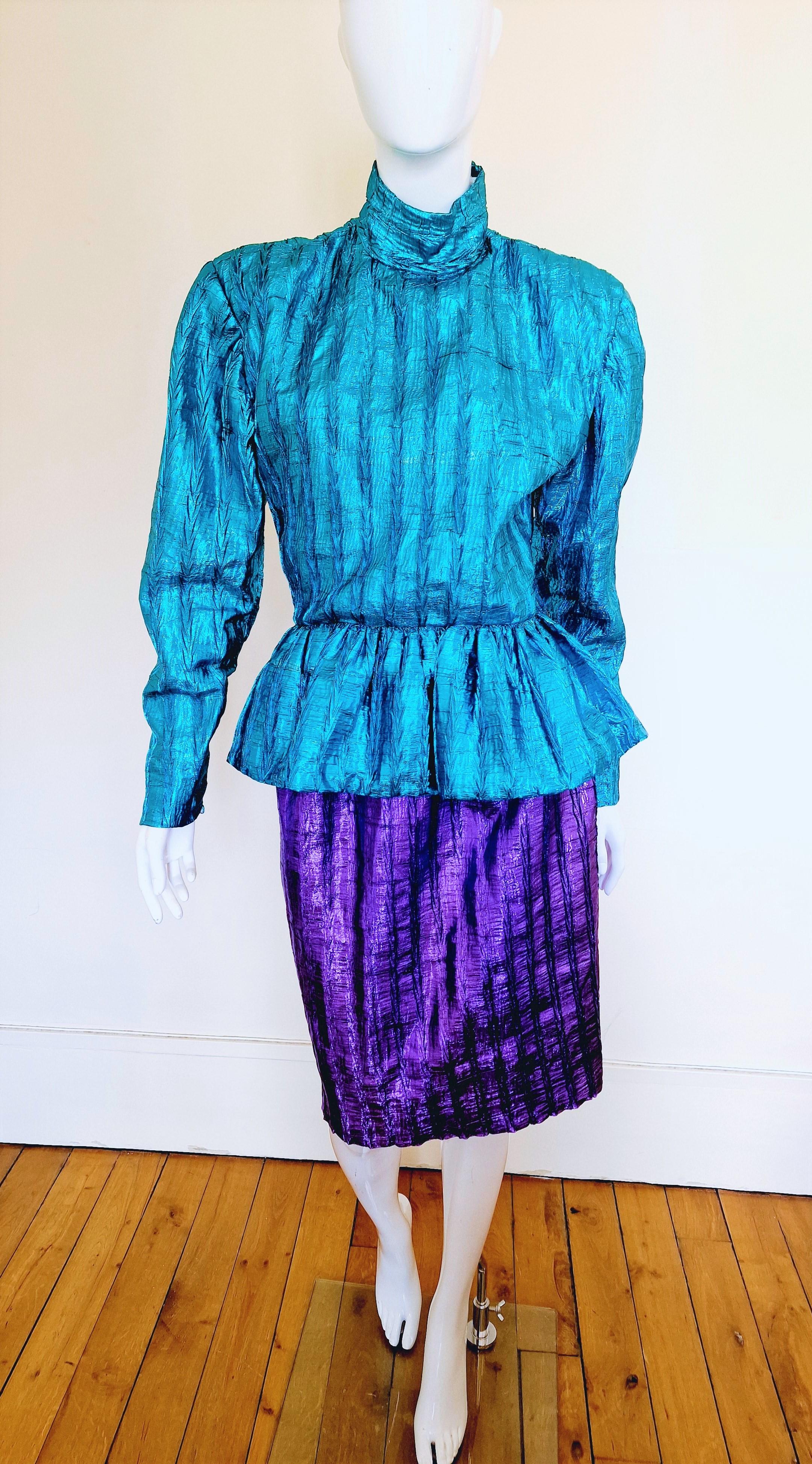 Christian Dior set from the 70s!
Top + skirt!
With shoulder pads.
Shiny and strong colors!

VERY GOOD condition! The top has discolorations, please chech the last photos! Still wonderful!

SIZE
Fits from small to smaller medium.
No size