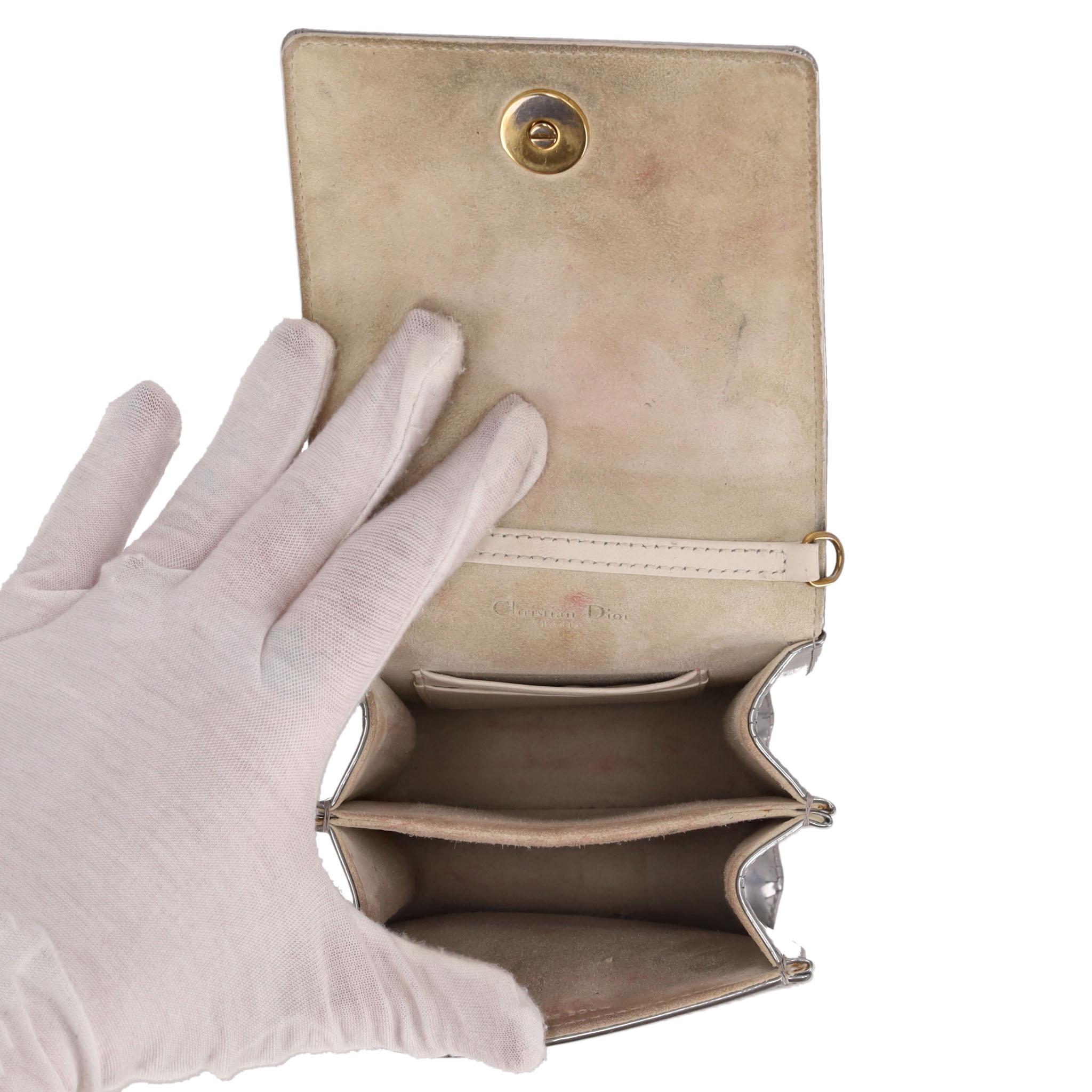 Christian Dior - Borsa verticale Diorama con borchie in pelle di vitello cannage metallizzato in vendita 1