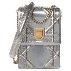 Christian Dior Sac Diorama vertical clouté en cuir de veau cannage métallisé