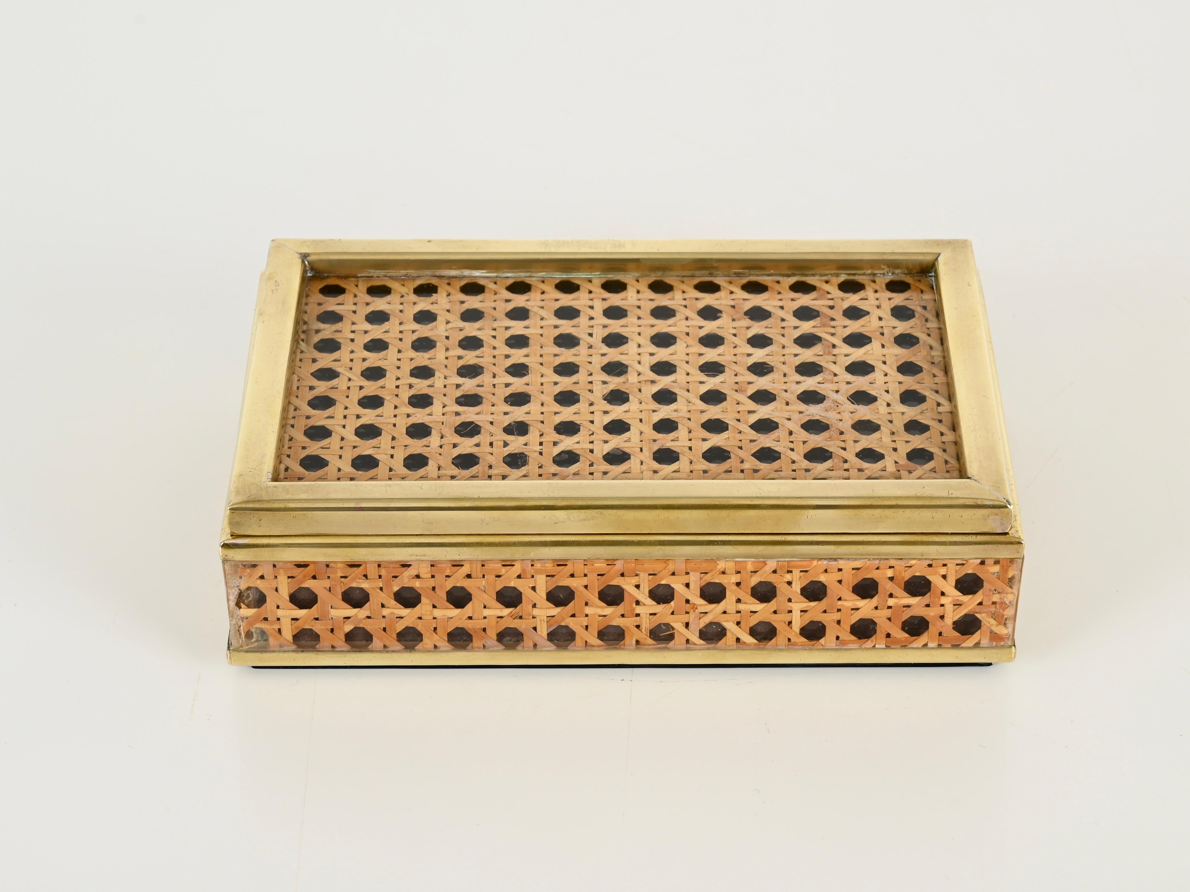 Christian Dior Caja decorativa de mediados de siglo de latón, lucita y paja de Viena, Italia 1970 en venta 5