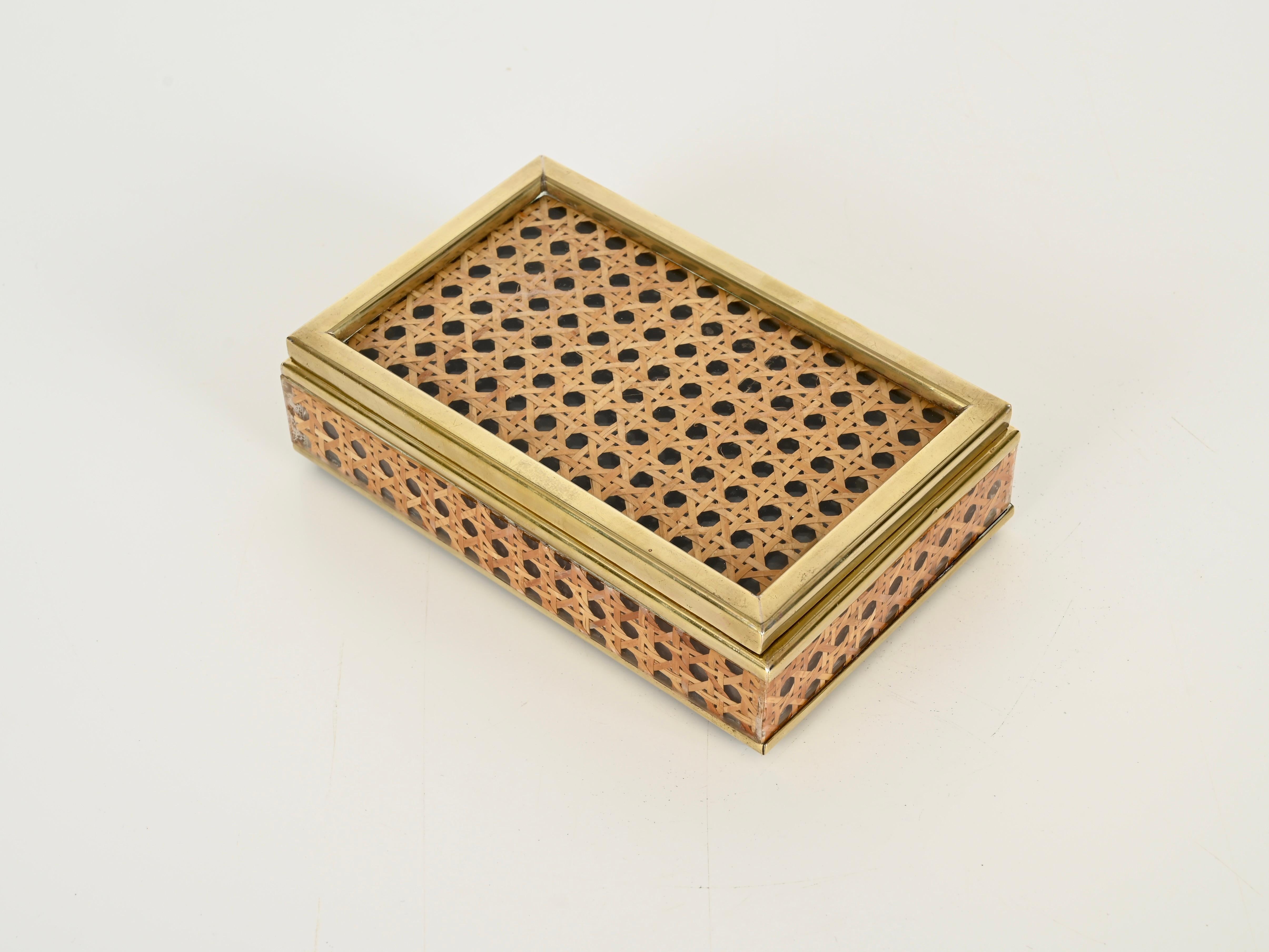 Christian Dior Caja decorativa de mediados de siglo de latón, lucita y paja de Viena, Italia 1970 en Bueno estado para la venta en Roma, IT