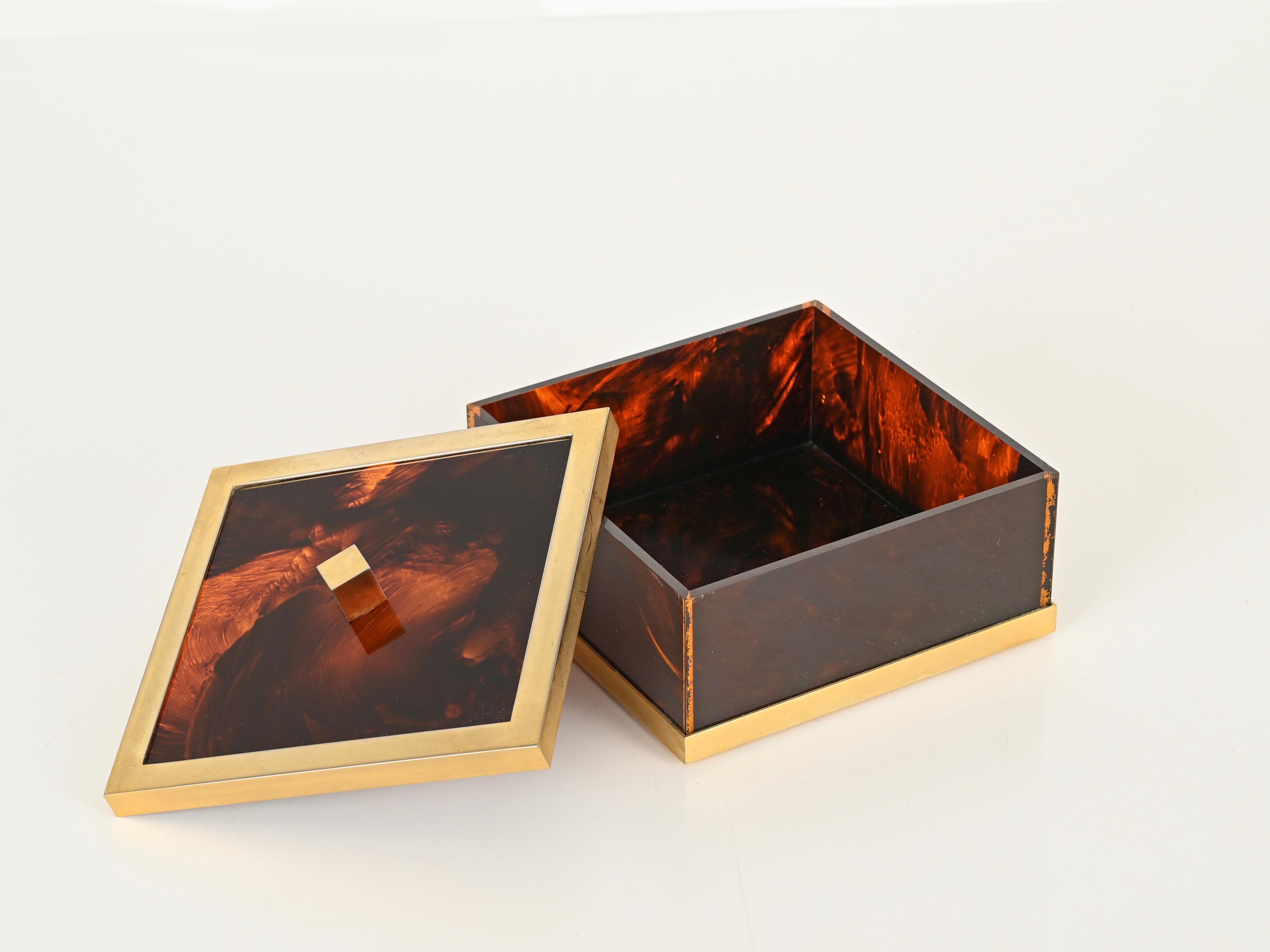 Gran joyero Christian Dior de mediados de siglo, lucita de carey y latón, 1970 Hecho a mano en venta