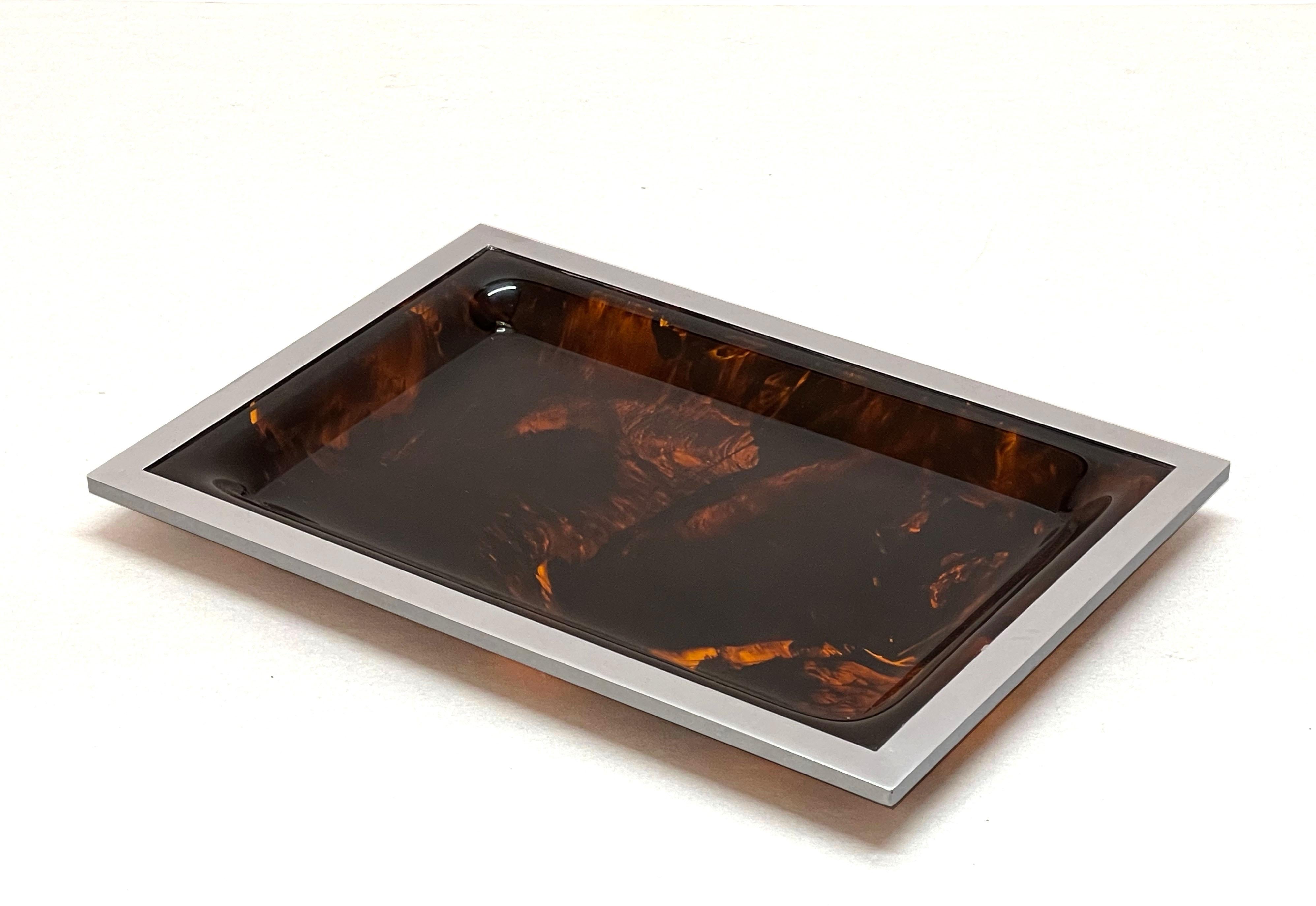 Wonderful midcentury piece of serveware, produced in Italy during the 1970s.

Its design is attributed to Willy Rizzo for a Christian Dior home production.

It is an iconic metal-framed tortoiseshell and Lucite serving tray or platter that will