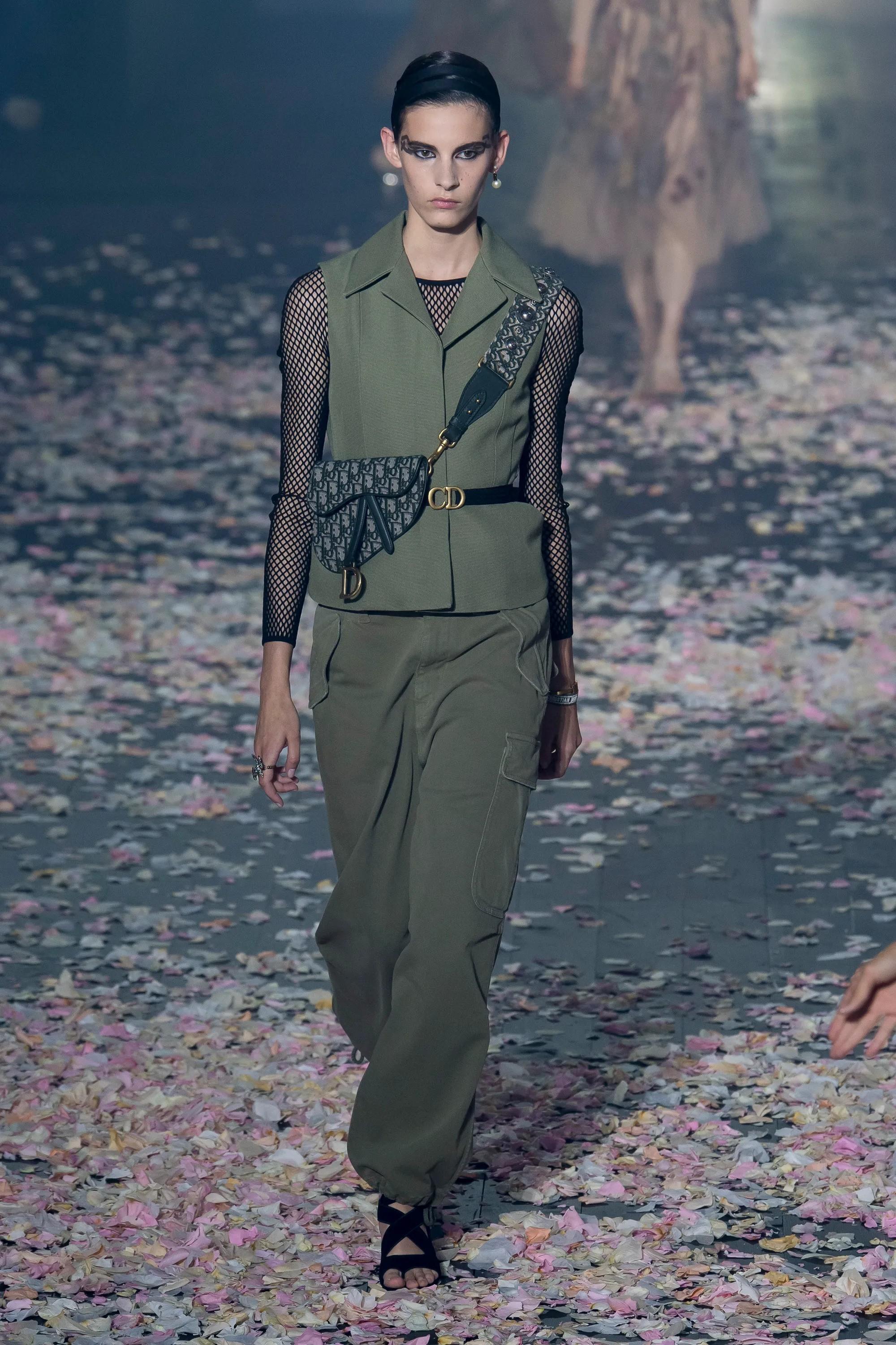 CHRISTIAN DIOR military green silk 2019 BAR SHORT Vest Jacket 38 S For Sale 3