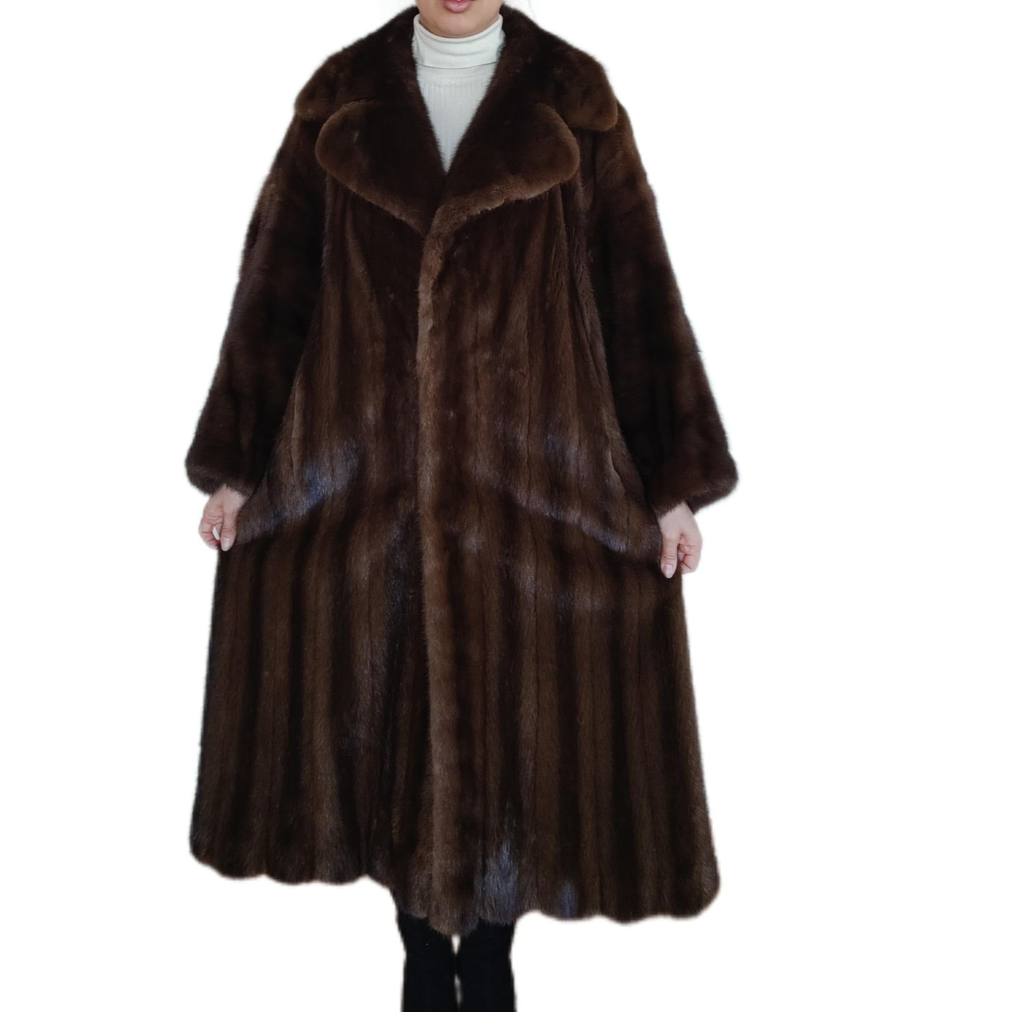 Manteau en fourrure de vison Christian dior taille 18 en vente 8