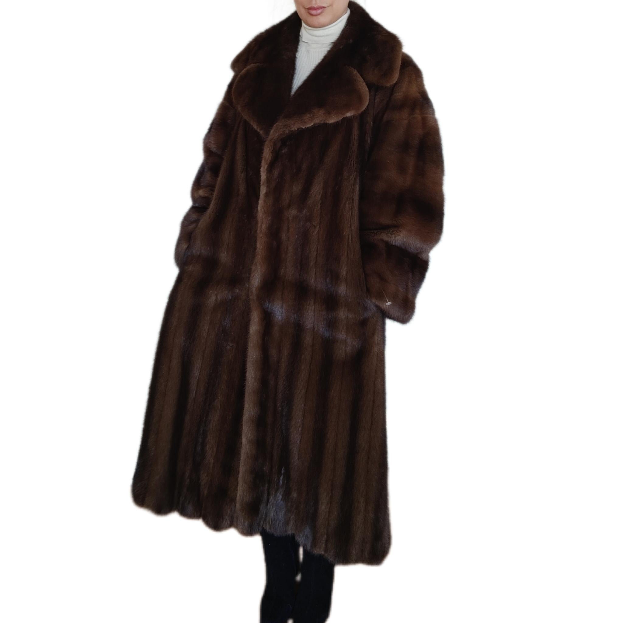 Manteau en fourrure de vison Christian dior taille 18 en vente 9
