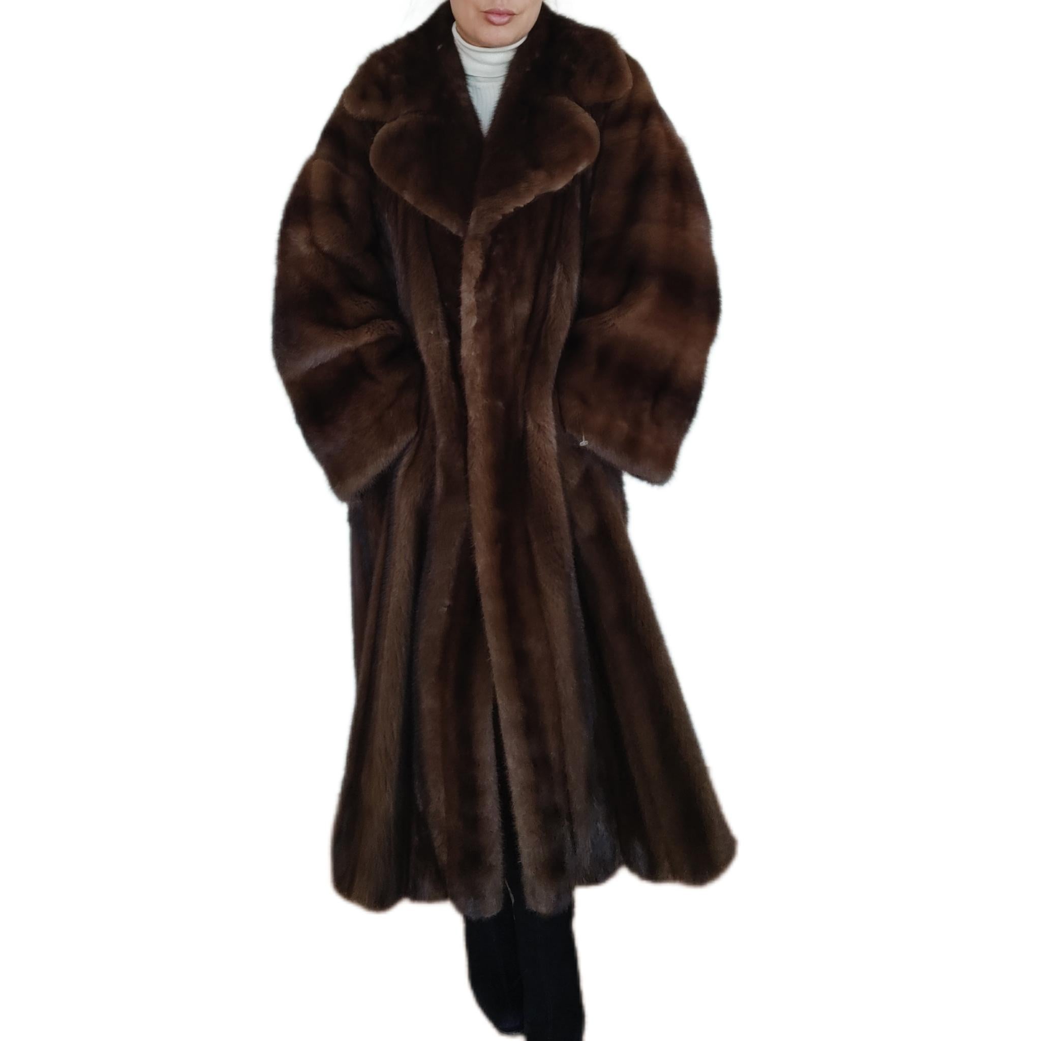 Manteau en fourrure de vison Christian dior taille 18 en vente 11