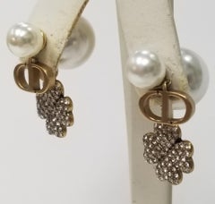 Christian Dior Mise En Dior Tribal Crystal Kleeblatt und Kunstperlen-Ohrringe