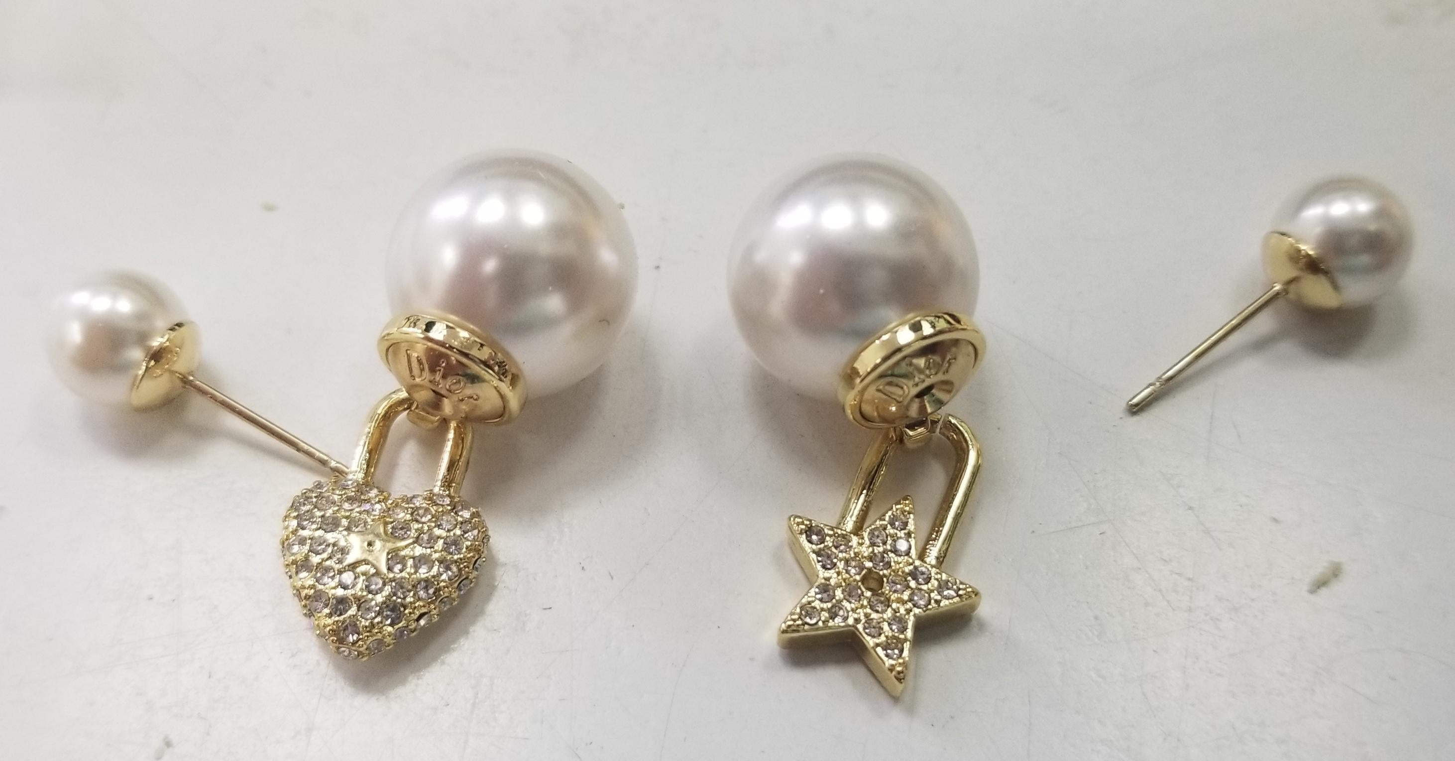 Christian Dior Mise En Dior Boucles d'oreilles trèfle, étoile et fausse perle en cristal tribal Unisexe en vente