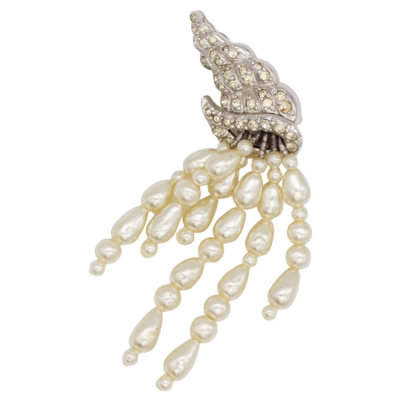 Mitchel Maer for Christian Dior 1956 Spilla conchiglia cristalli bianchi perle e nappine
