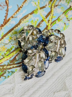 Broche ajourée « Blue Leaf » de Christian Dior Mitchel Maer, style vintage des années 1950, en forme de marquise