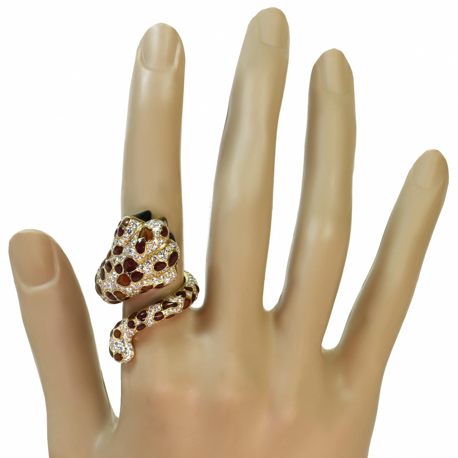 CHRISTIAN DIOR Mitzah Leopard Paw Diamond Enamel Lacquer Yellow Gold Ring In Excellent Condition For Sale In New York, NY