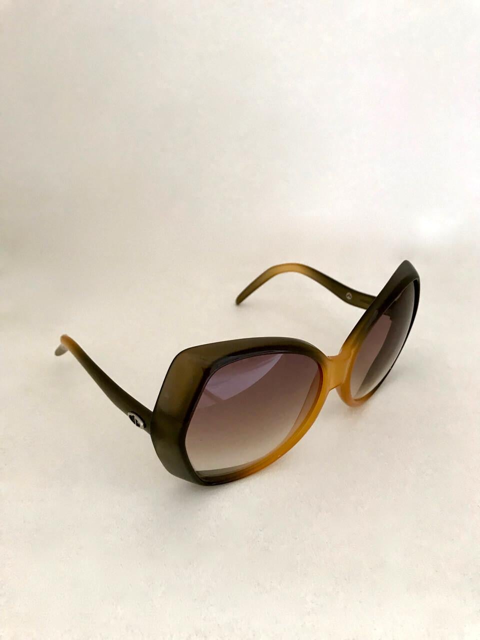 Christian Dior Model D06 Gradient Amber Khaki Oversized Sunglasses, 1970s For Sale 1