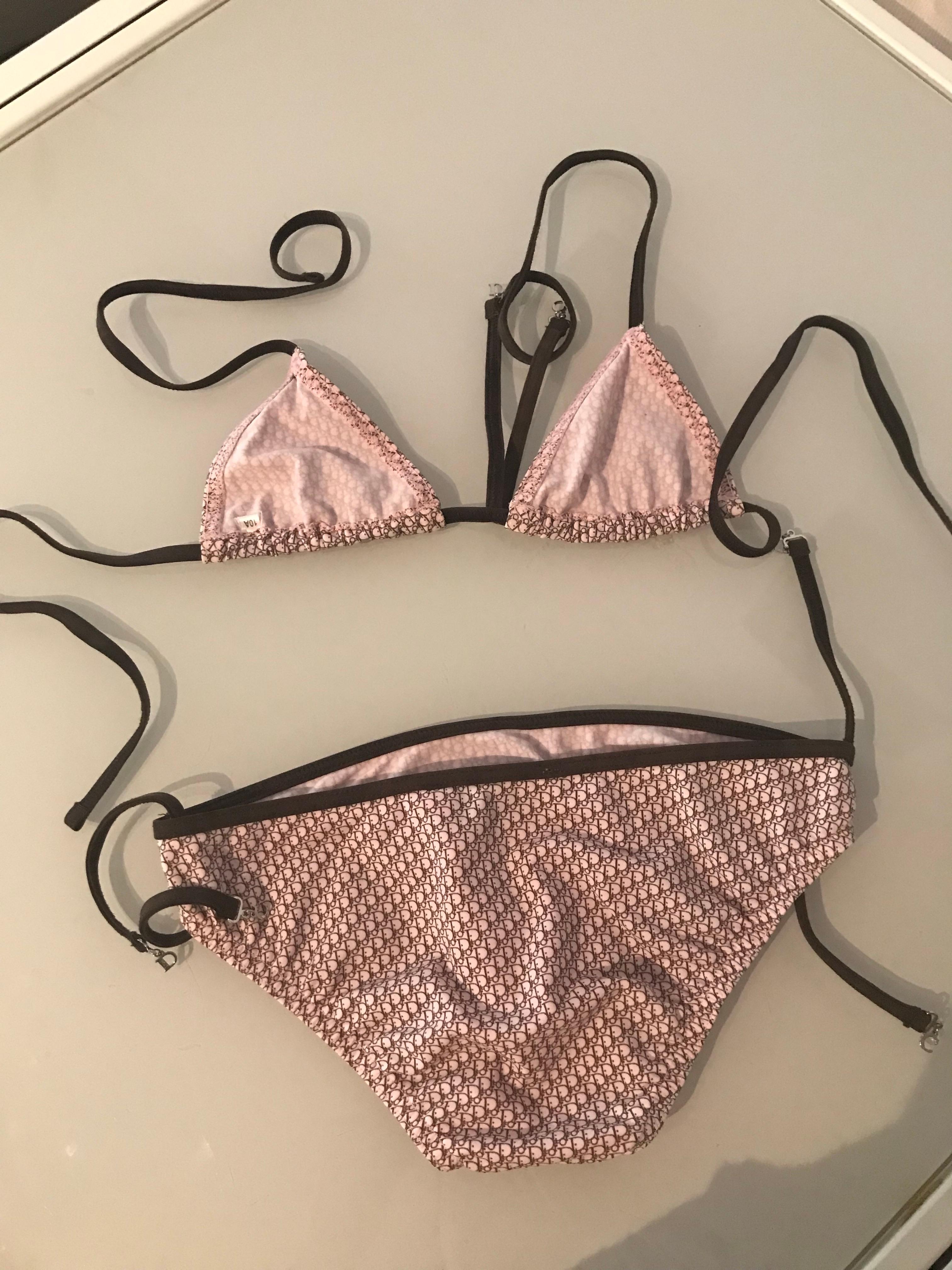 Costume da bagno dior molto bello con motivi Monogram. Mai indossato. Dimensione 10 anni . Rosa e marrone.