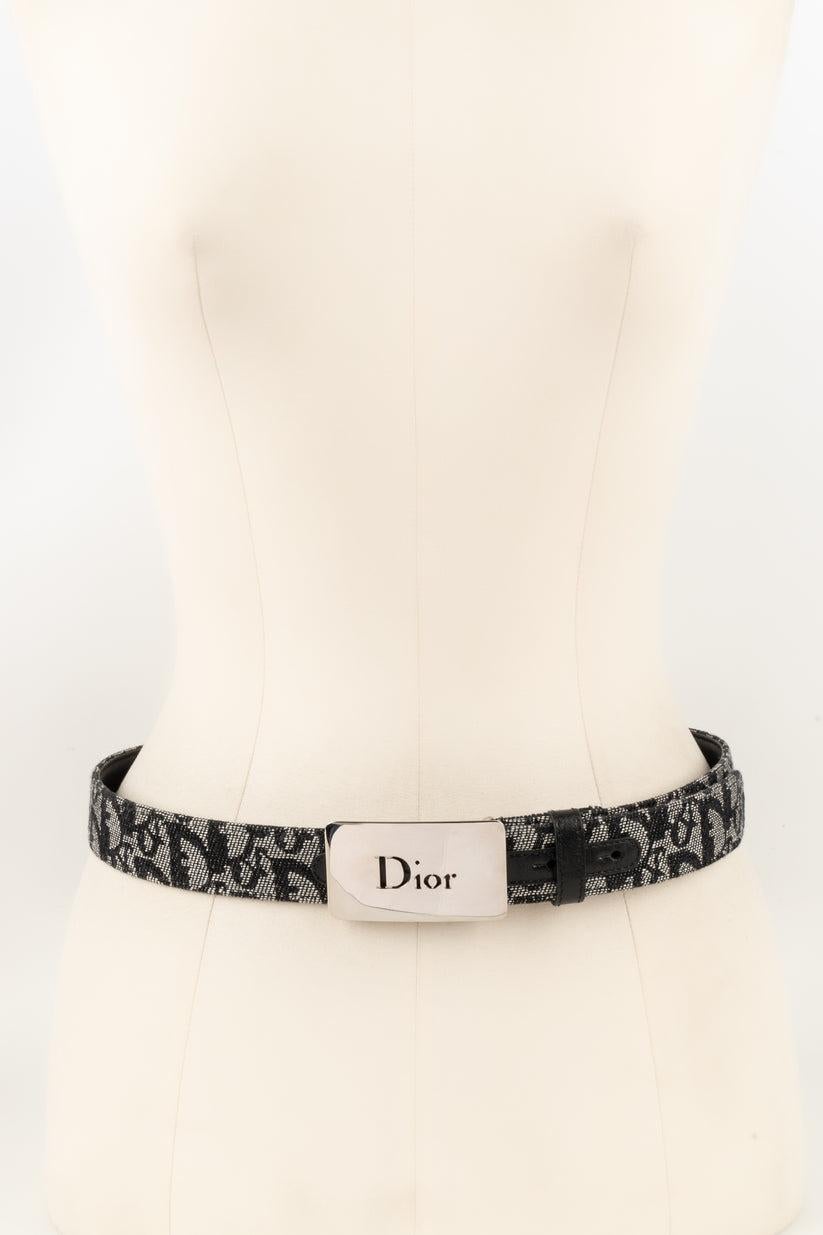 Christian Dior Monogrammierter Gürtel im Zustand „Hervorragend“ im Angebot in SAINT-OUEN-SUR-SEINE, FR