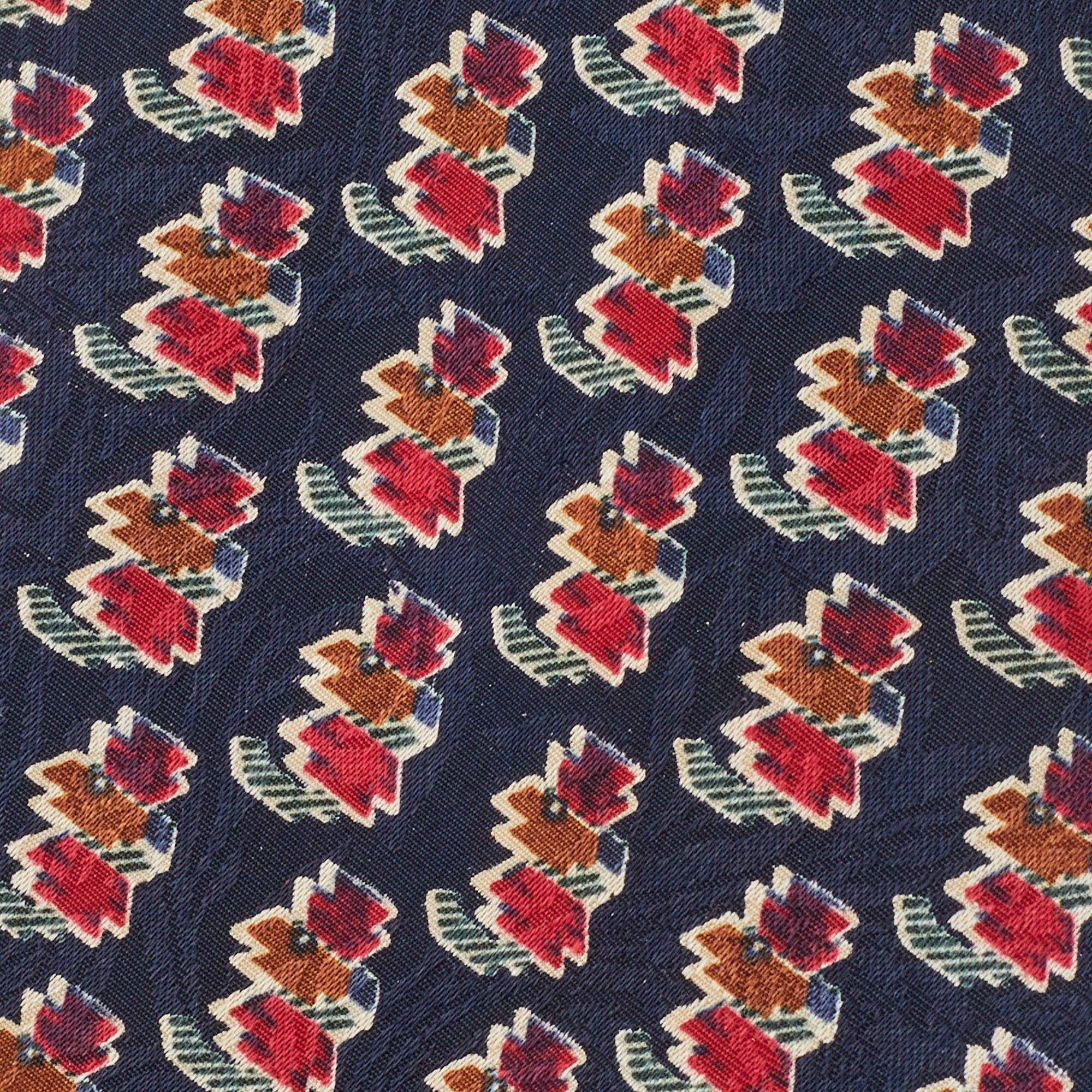 This authentic Christian Dior tie for men has notable prints all over. It is a finely tailored accessory that is sure to add a charming finish to your formals.