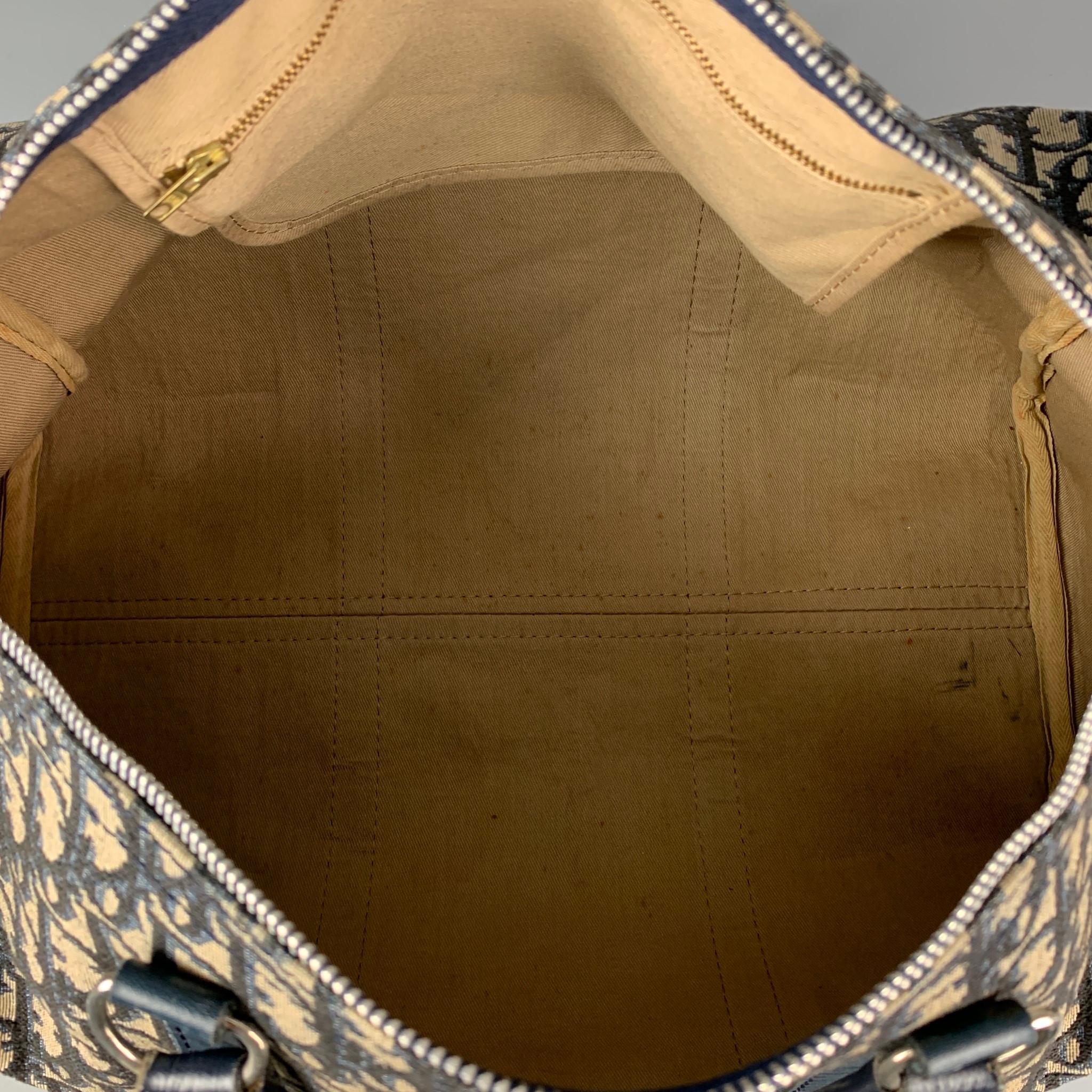 CHRISTIAN DIOR Monsieur Boston Segeltuchhandtasche mit Monogramm in Marineblau und Beige 2
