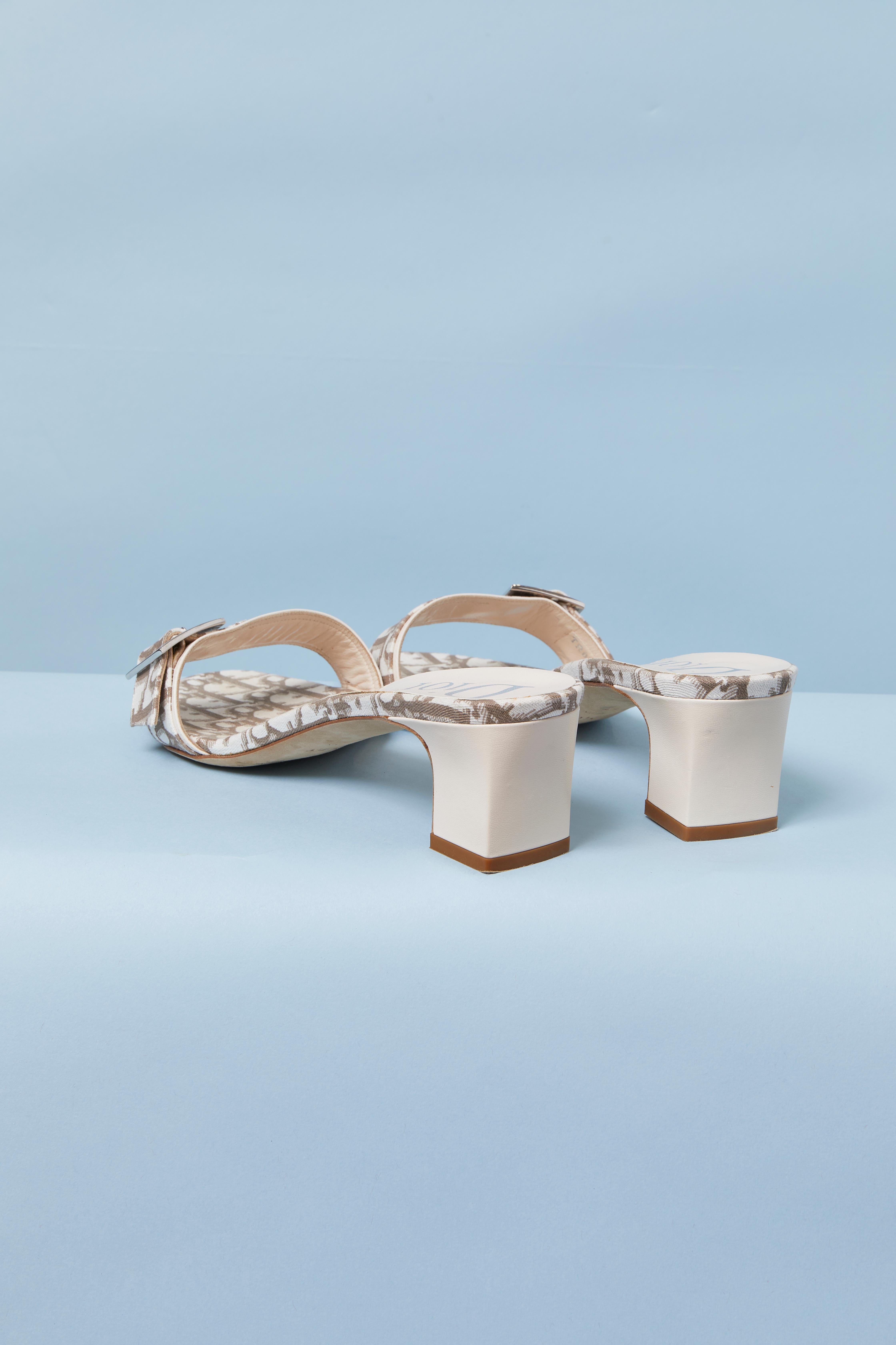 Christian Dior mules in monogram canvas with embroidered rose In Good Condition For Sale In Saint-Ouen-Sur-Seine, FR