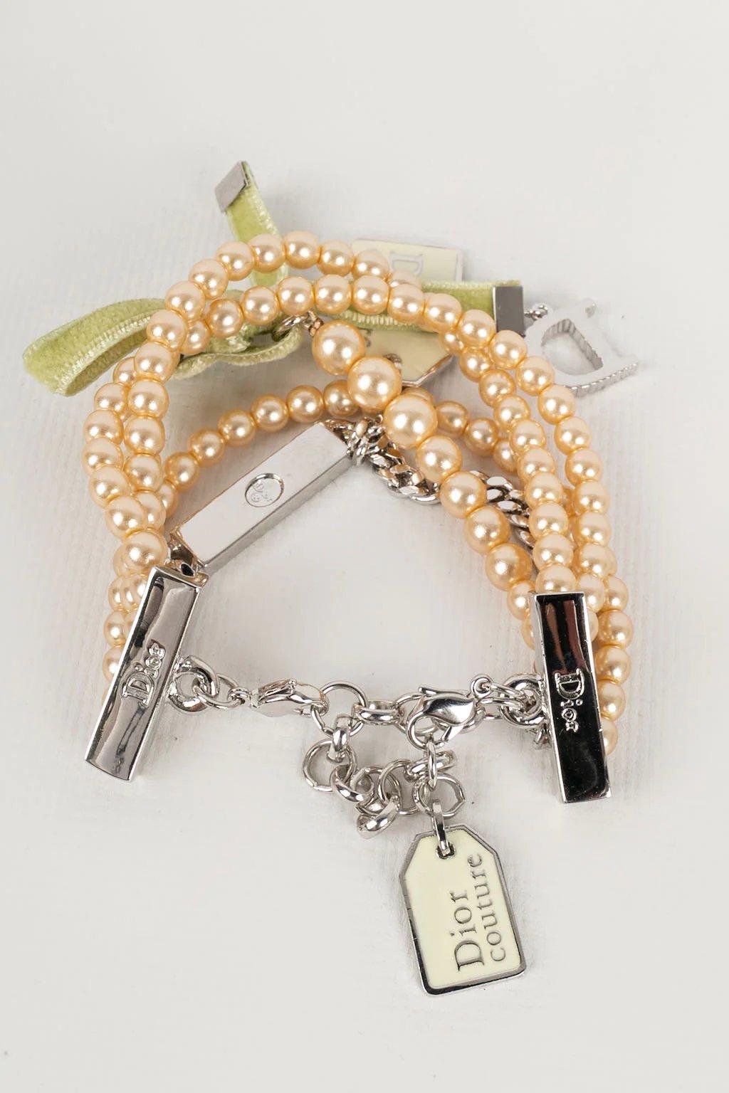 Christian Dior Bracelet multi-rangs en perles et métal argenté Excellent état - En vente à SAINT-OUEN-SUR-SEINE, FR