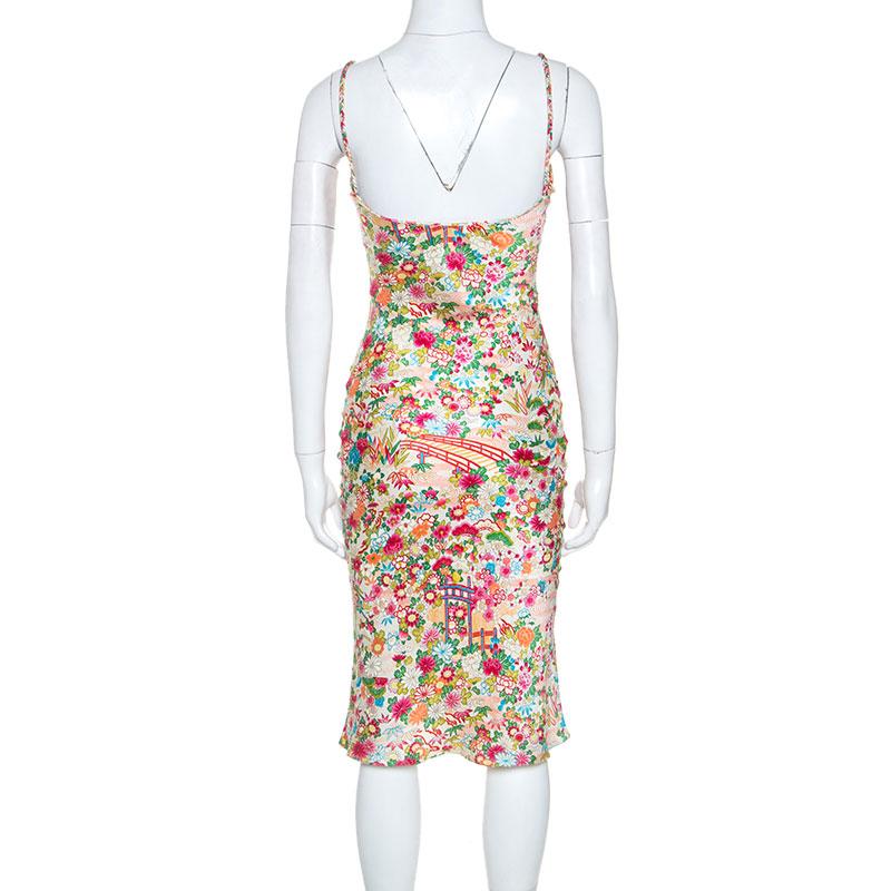 This outfit from the house of Dior is an opulent piece to flaunt for an evening out. Prep up for an event in this fantastic multicoloured dress designed just for you. This 100% silk dress is an impeccable balance between sophistication and