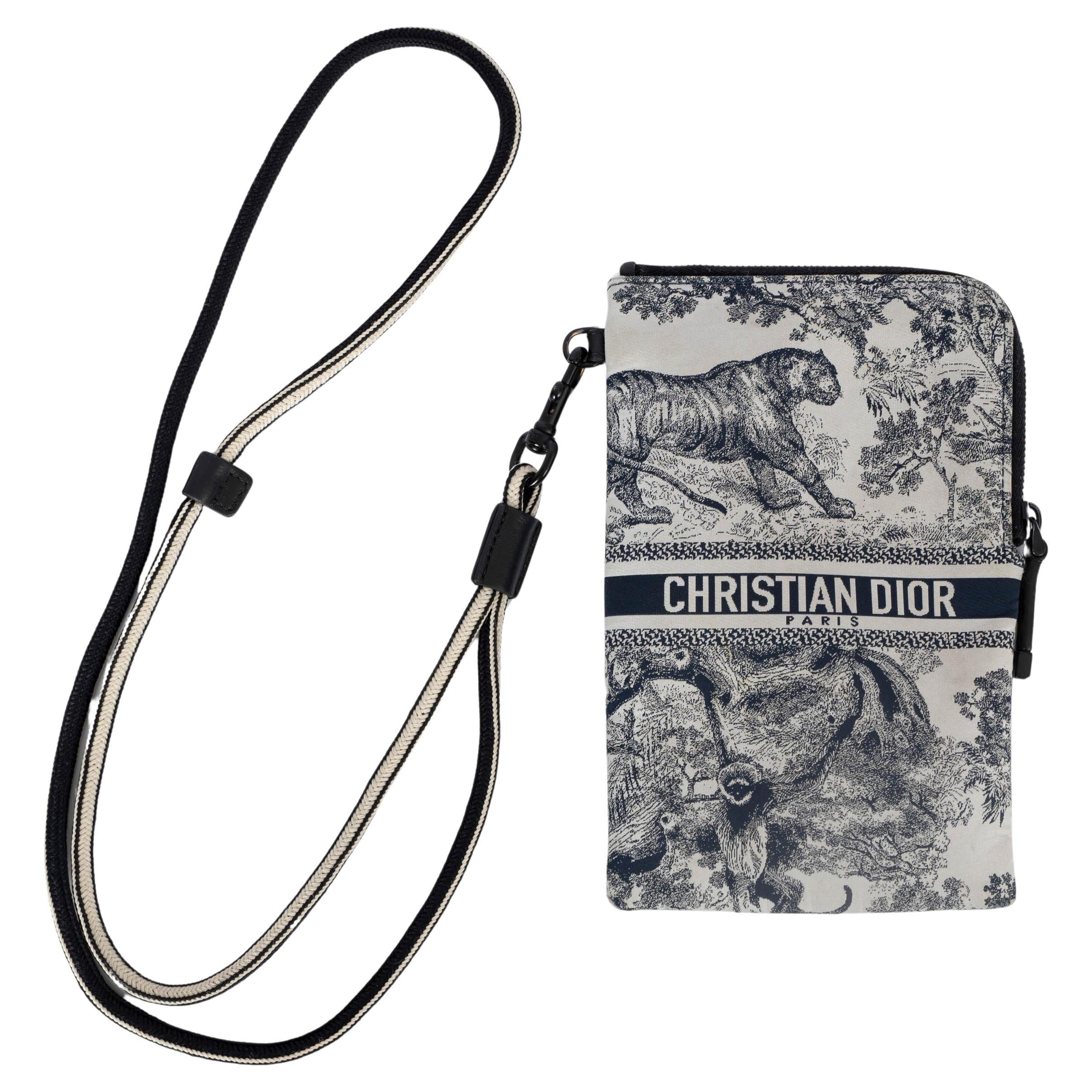 CHRISTIAN DIOR marine 2021 DIORTRAVEL TOILE DE JOUY MULTIFUNCTIONNEL Pochette en vente