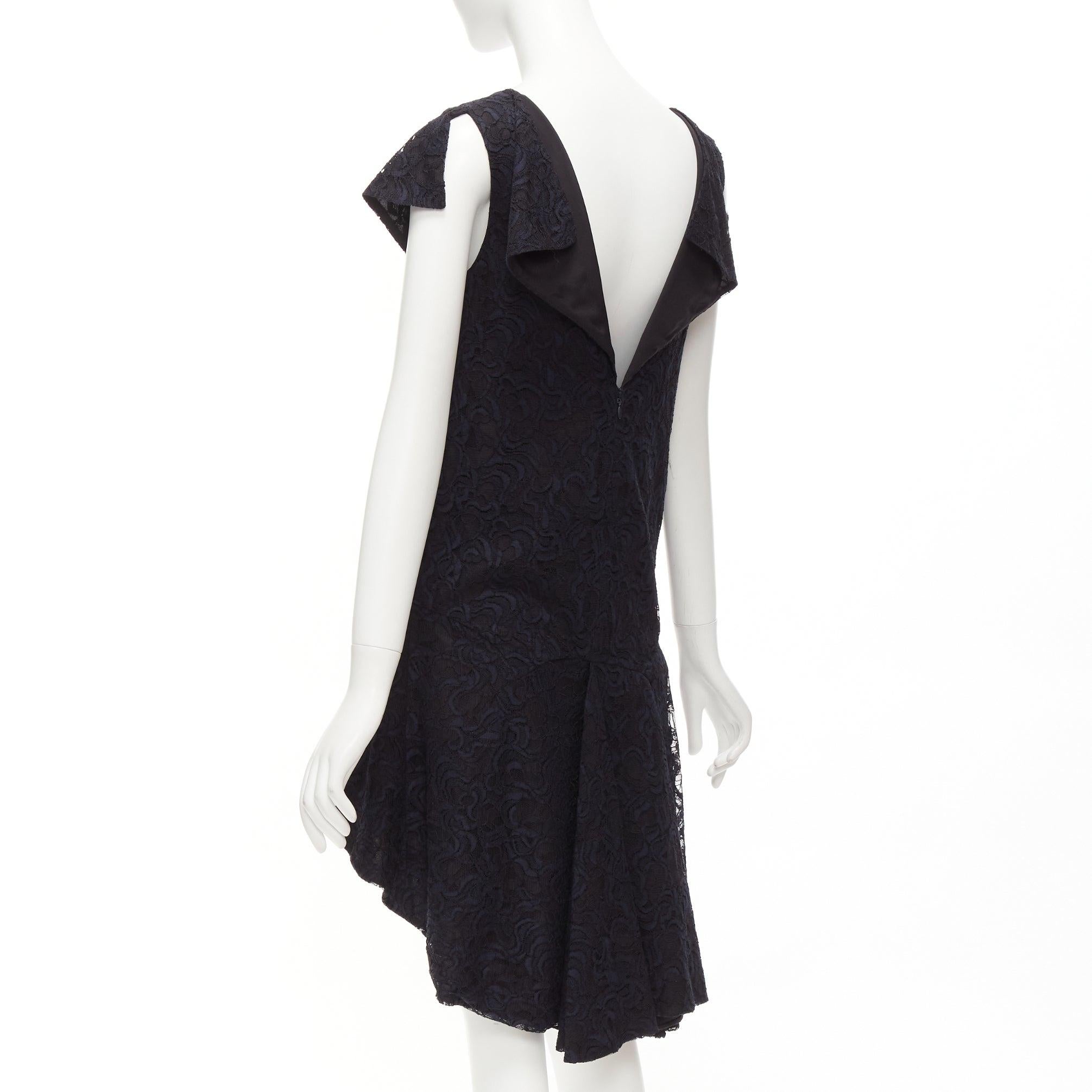 CHRISTIAN DIOR vestido de encaje negro marino con espalda en V transparente y bajo con volantes en venta 1