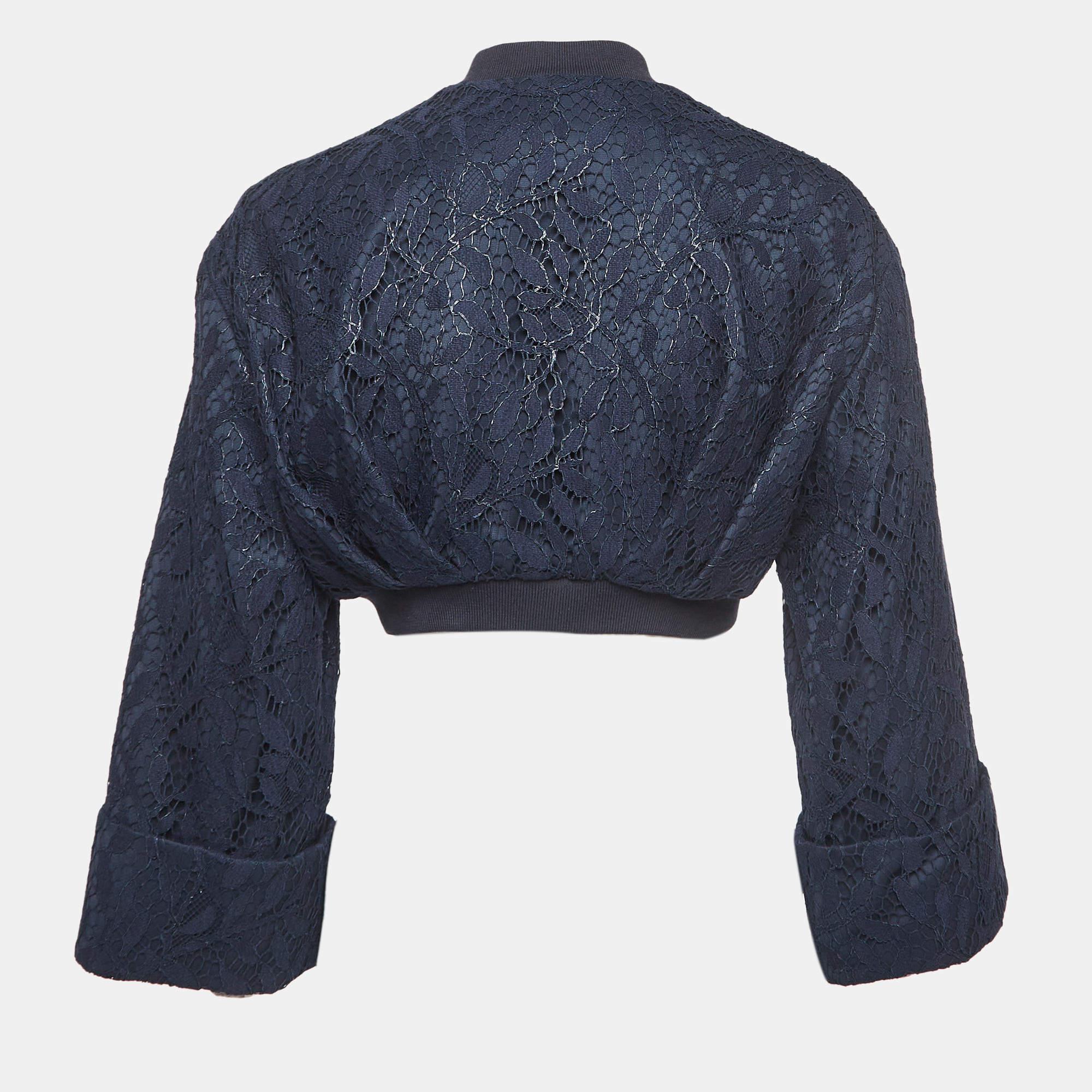 Infusez une dose supplémentaire de style à votre tenue grâce à cette veste très tendance. Fabriqué à partir de matériaux de qualité, il incarne une ambiance contemporaine et présente de nombreuses caractéristiques fonctionnelles.