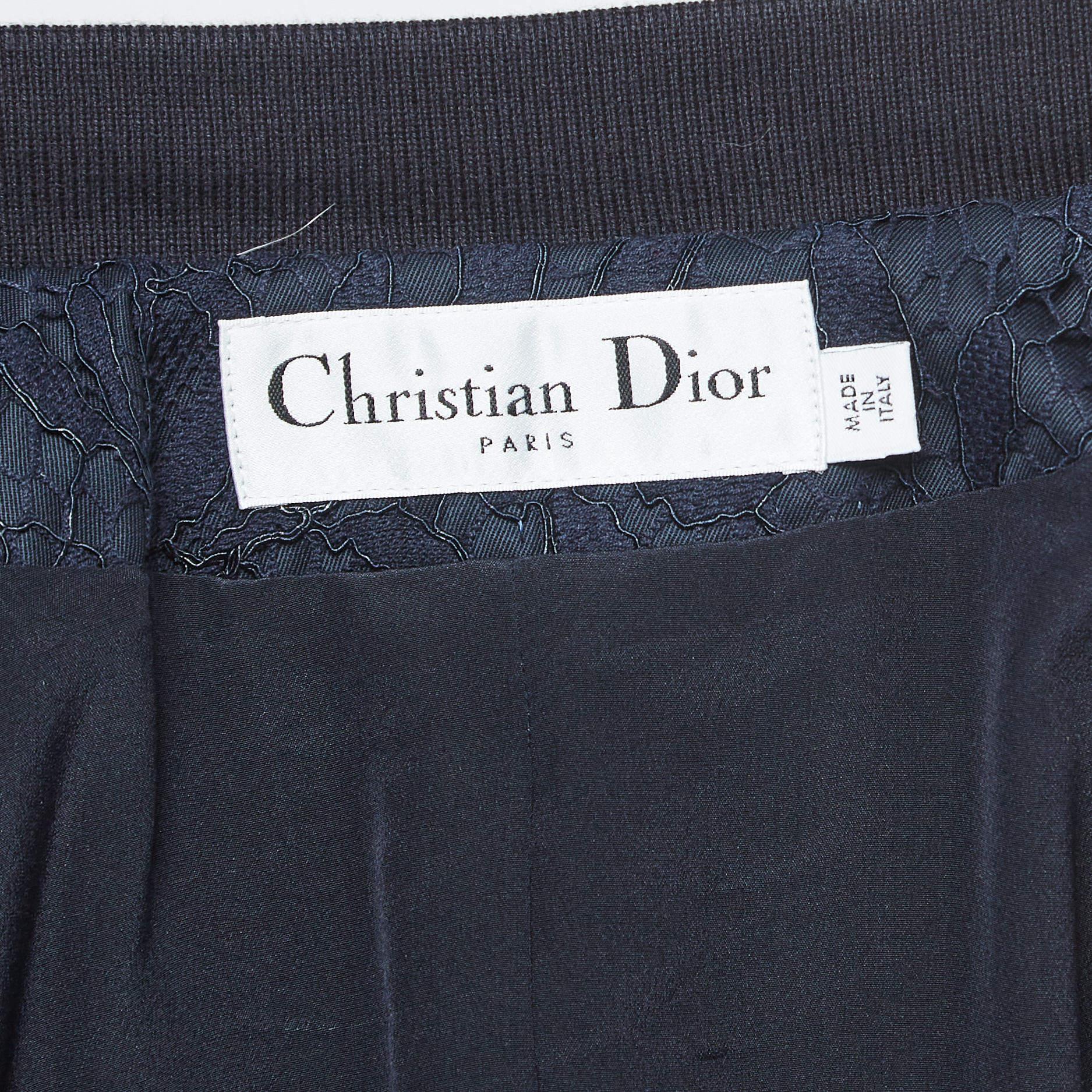 Veste courte Christian Dior bleu marine à fleurs en dentelle M Excellent état - En vente à Dubai, Al Qouz 2