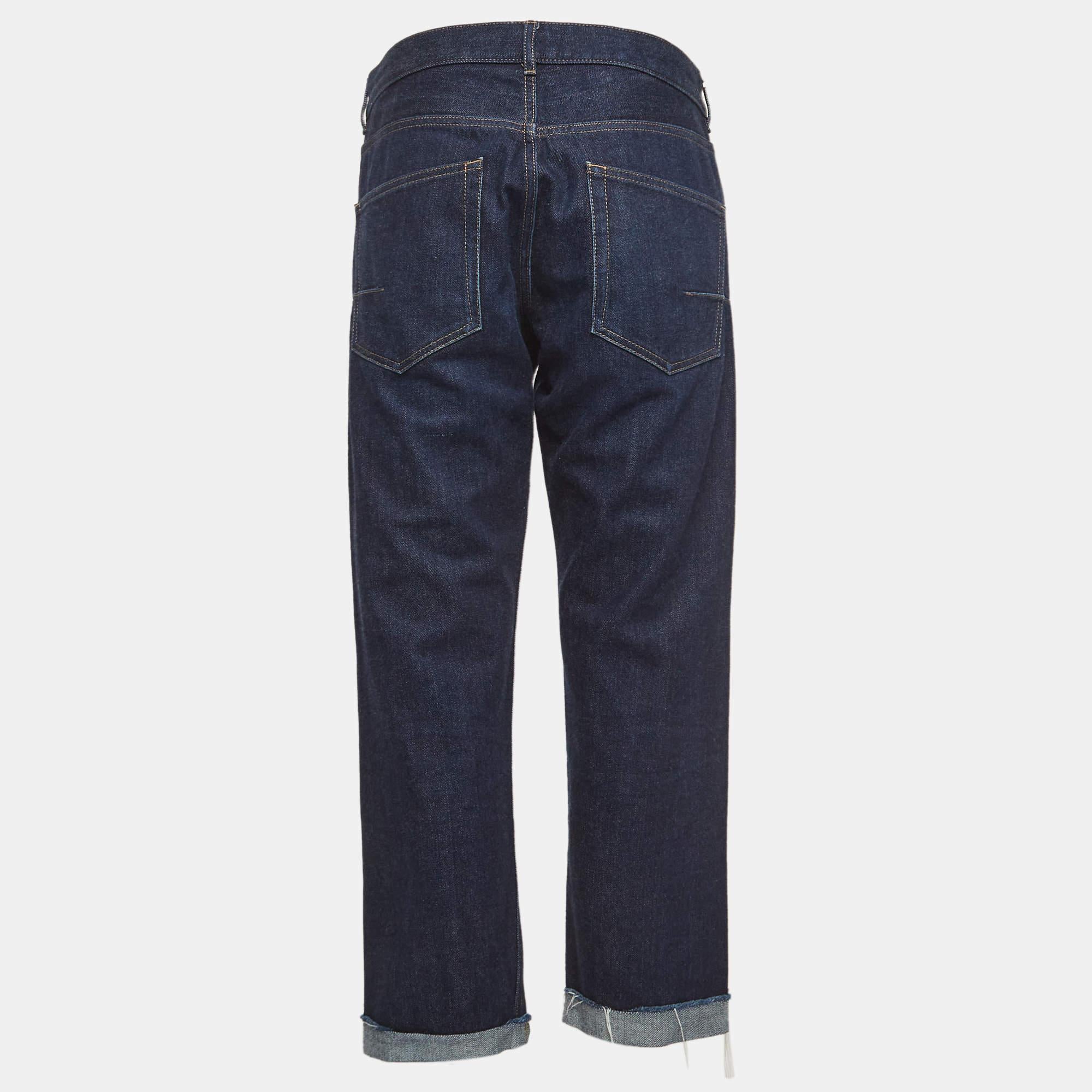 Mit dieser Jeans von Dior sind Sie stilvoll unterwegs. Mit Präzision gefertigt, bieten sie die perfekte Mischung aus Mode und Komfort, was sie zu einem Muss für jeden Kleiderschrank macht.